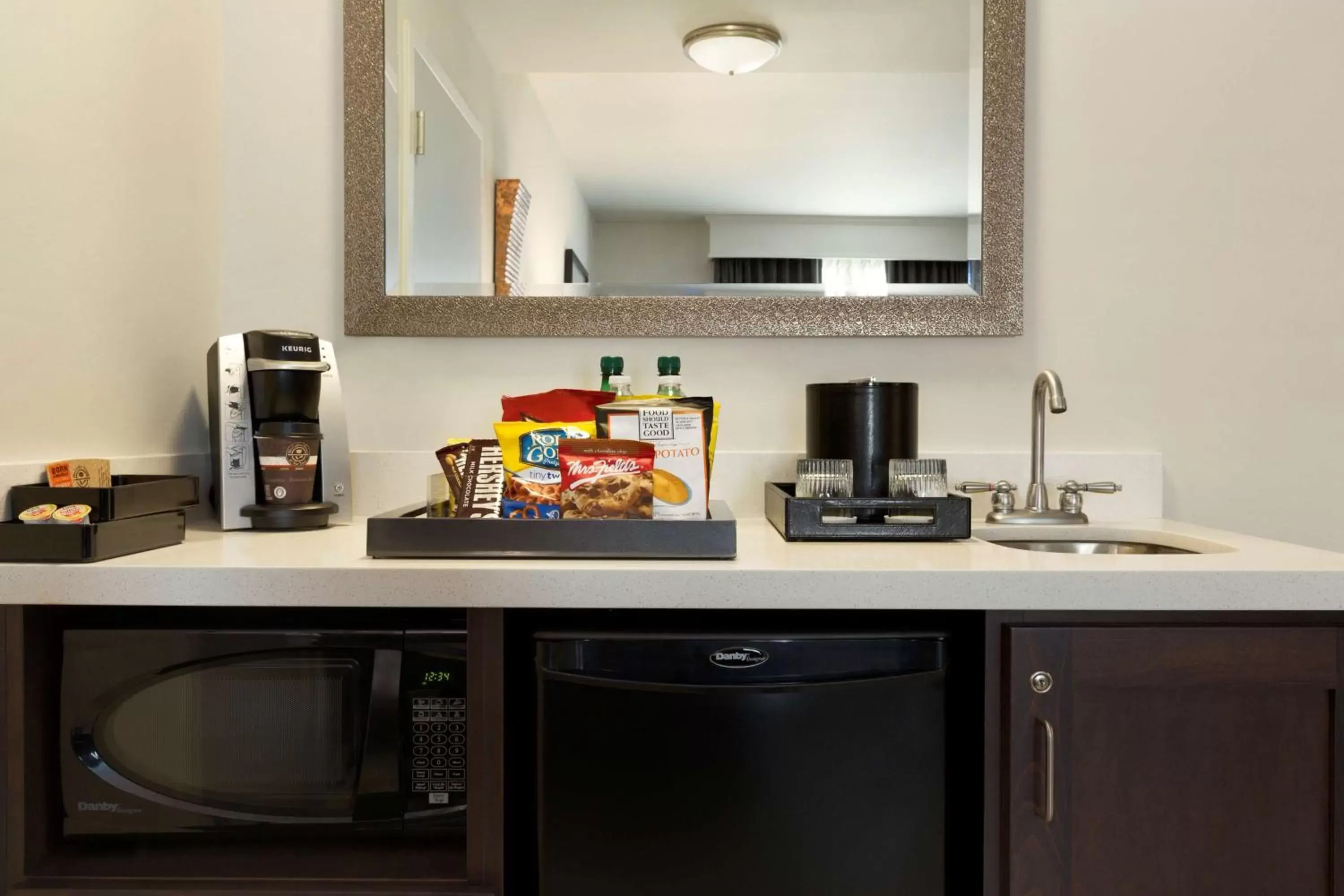 Kitchen or kitchenette, Kitchen/Kitchenette in Embassy Suites by Hilton Greenville Downtown Riverplace