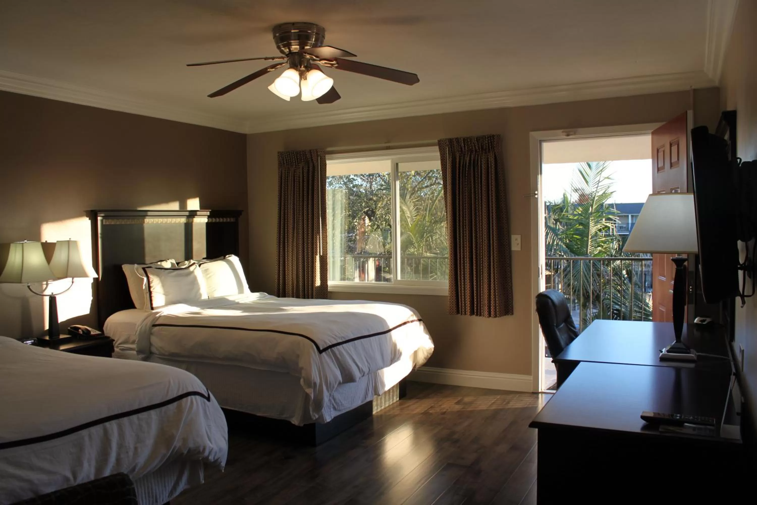 Seating area, Bed in Travelodge by Wyndham Santa Maria