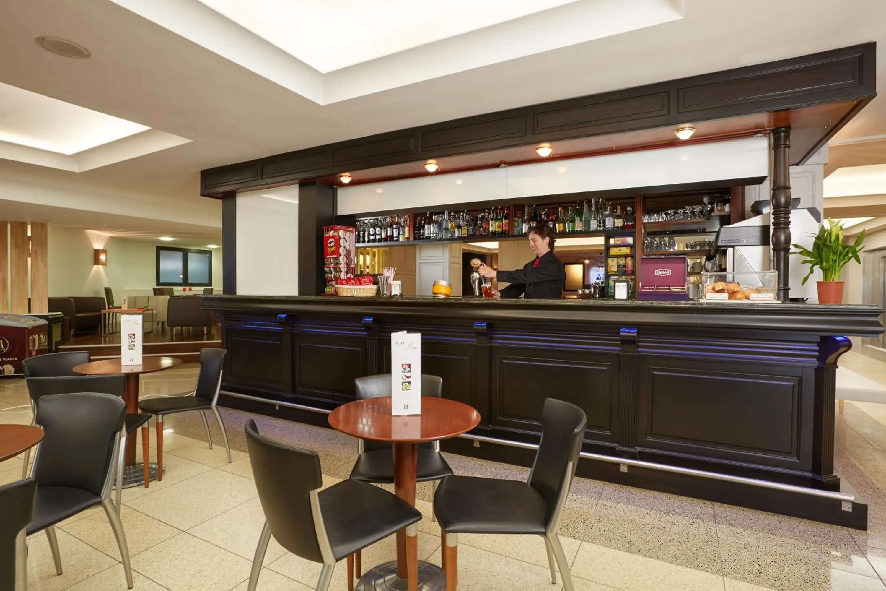 Lounge or bar, Lounge/Bar in Hotel Roissy