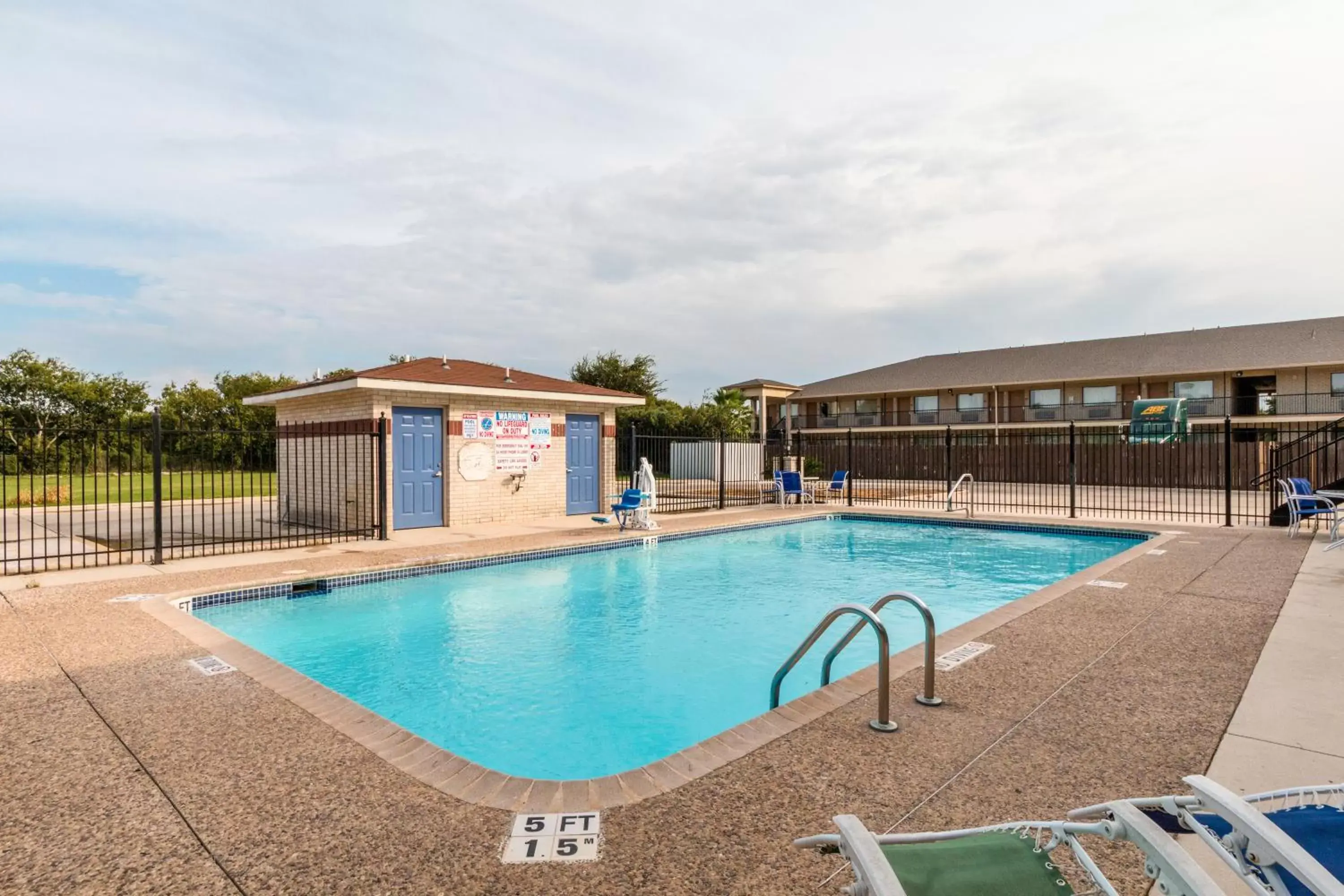 Motel 6-San Antonio, TX - South WW White Rd Motel 6-San Antonio, TX - South WW White Rd