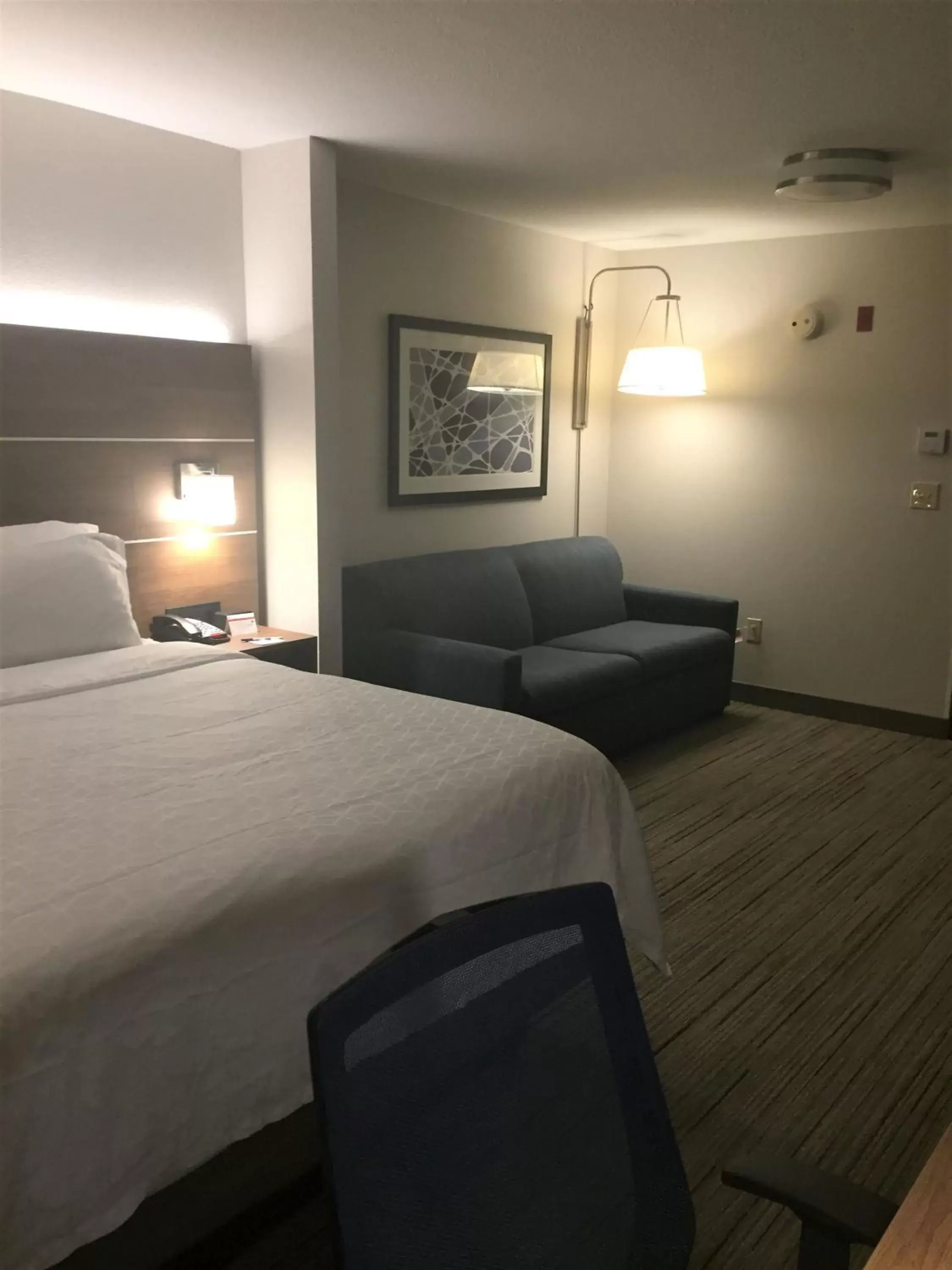 Photo of the whole room, Bed in Holiday Inn Express Hotel & Suites - Atlanta/Emory University Area, an IHG Hotel