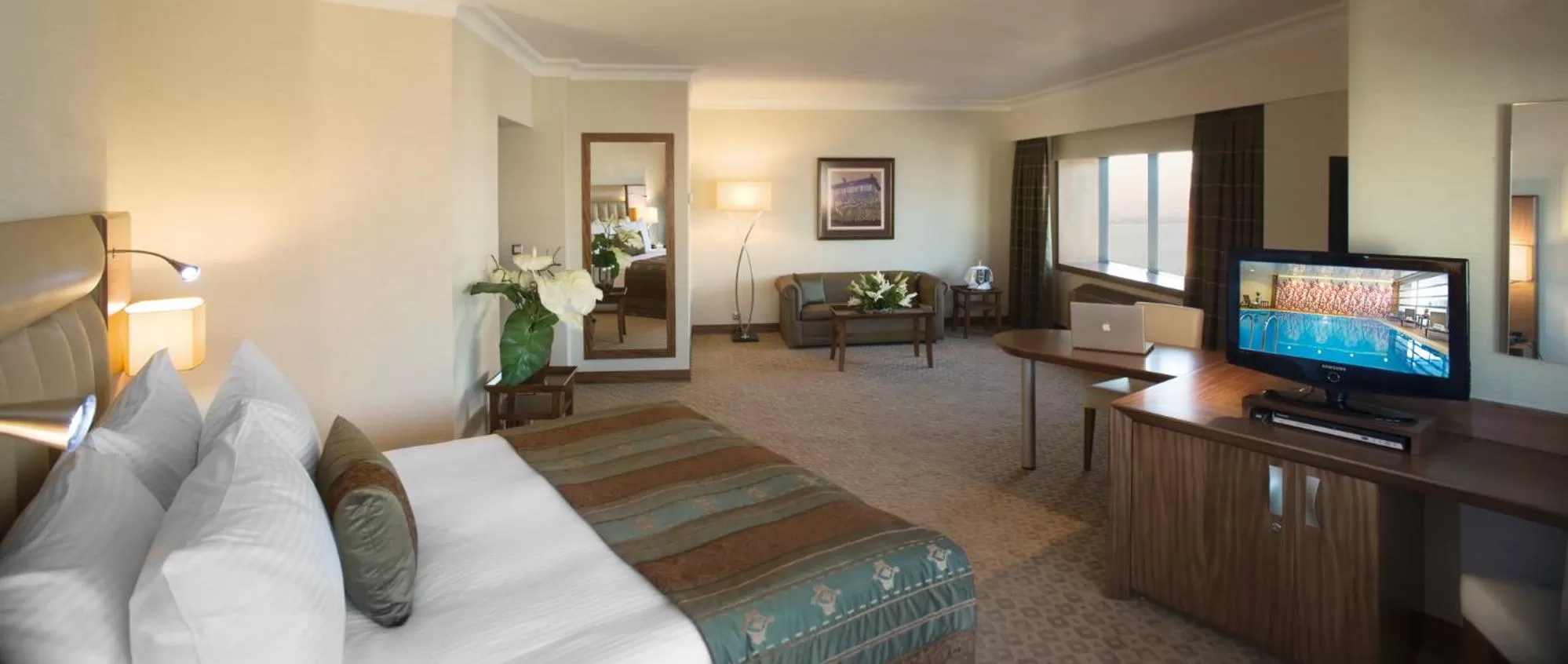 TV and multimedia in Mövenpick Hotel Izmir