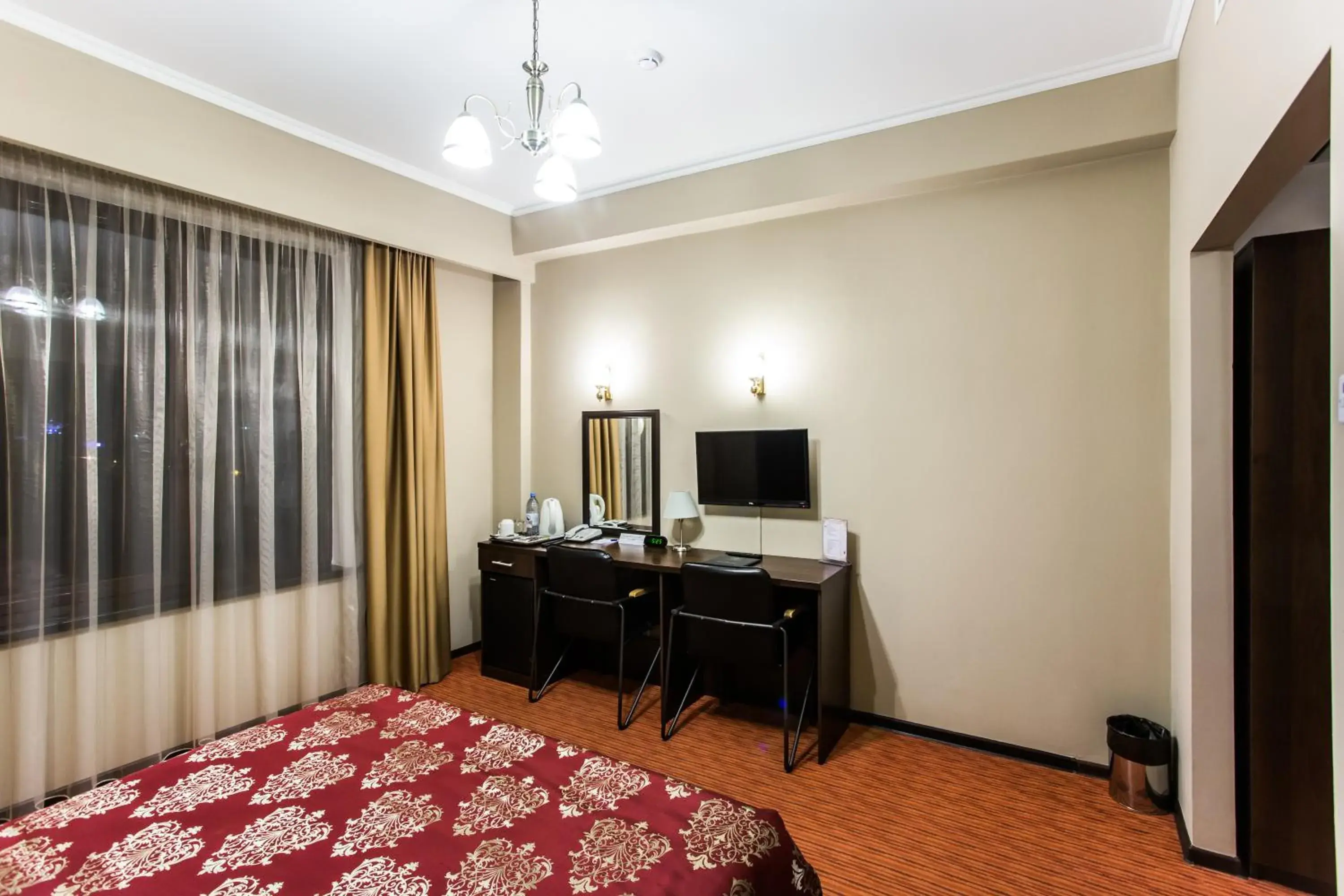Photo of the whole room, TV/Entertainment Center in Best Western Plus Atakent Park Hotel