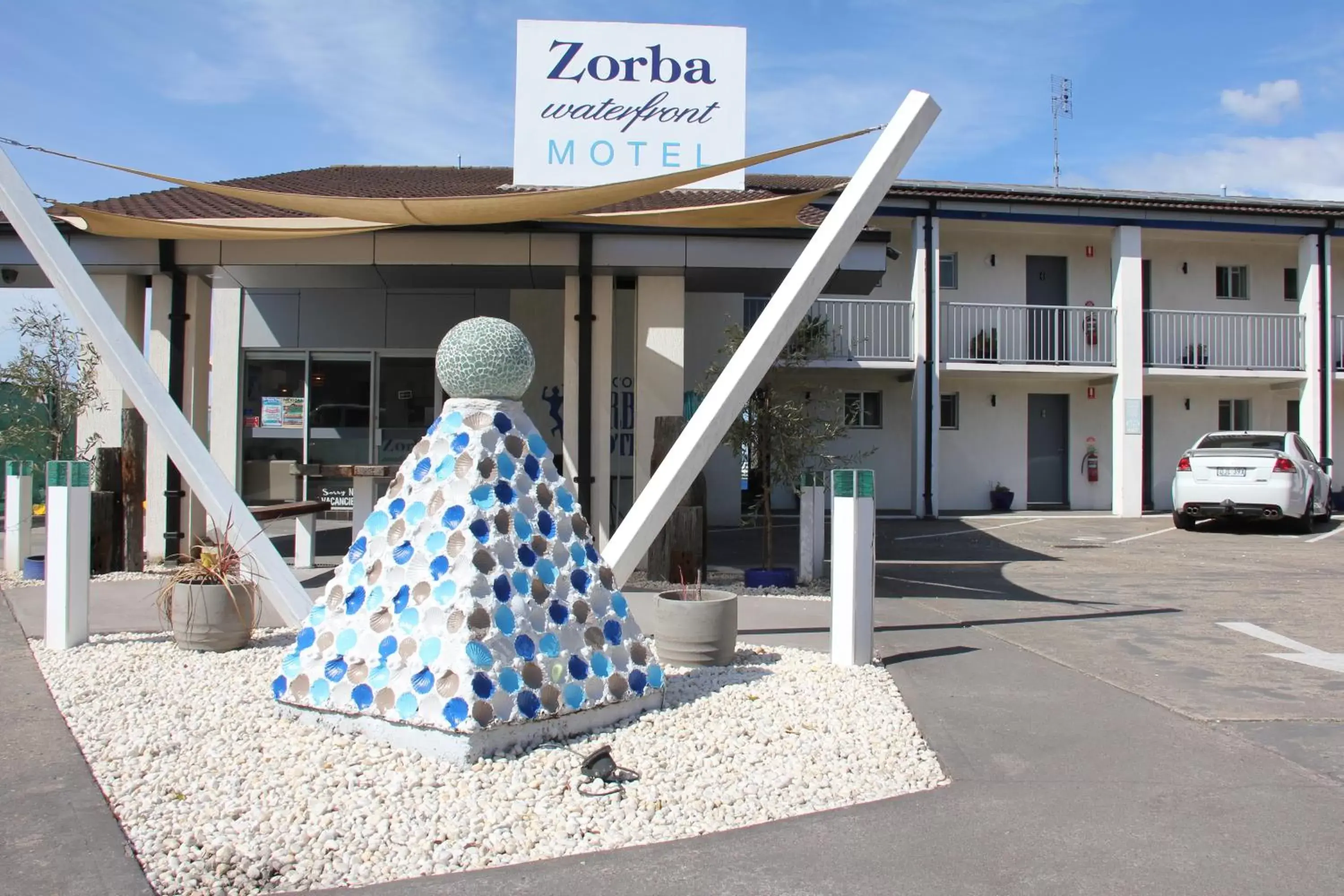 Facade/entrance, Property Building in Zorba Waterfront Motel
