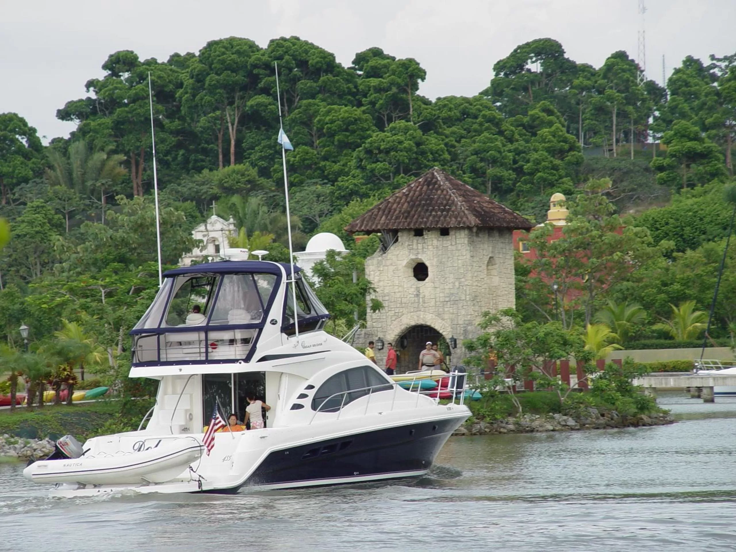 Beach in Amatique Bay Hotel