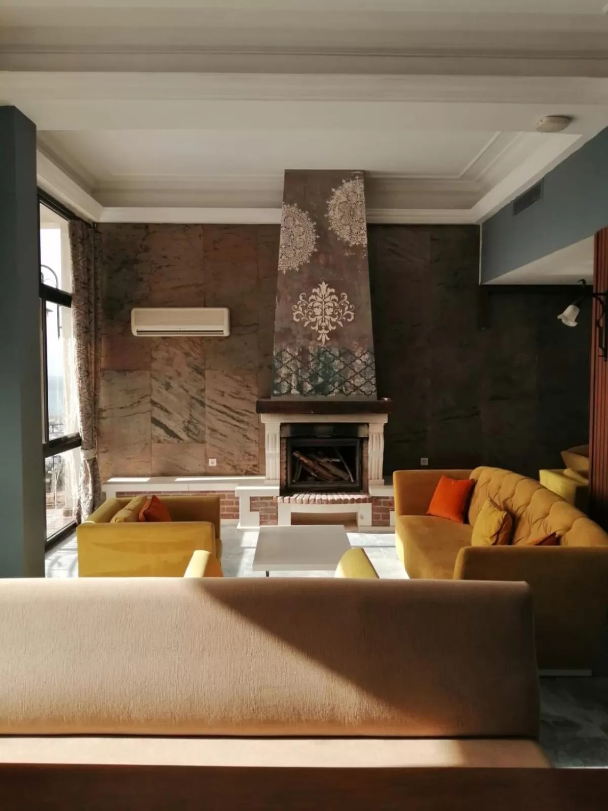 Communal lounge/ TV room in Suhan Seaport Hotel