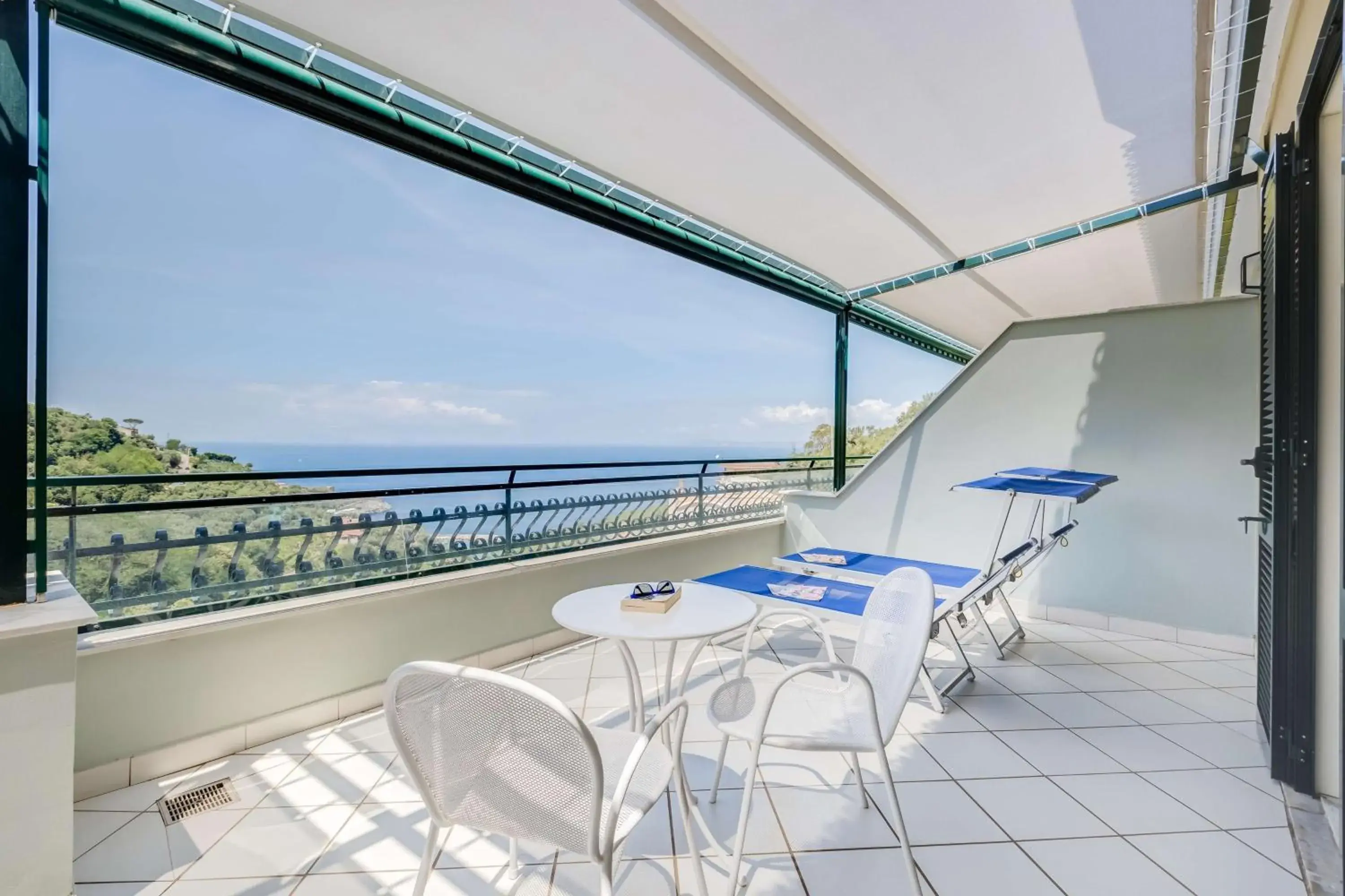 Superior Queen Room with Panoramic Terrace and Sea View in Best Western Hotel La Solara Superior Queen Room with Panoramic Terrace and Sea View in Best Western Hotel La Solara