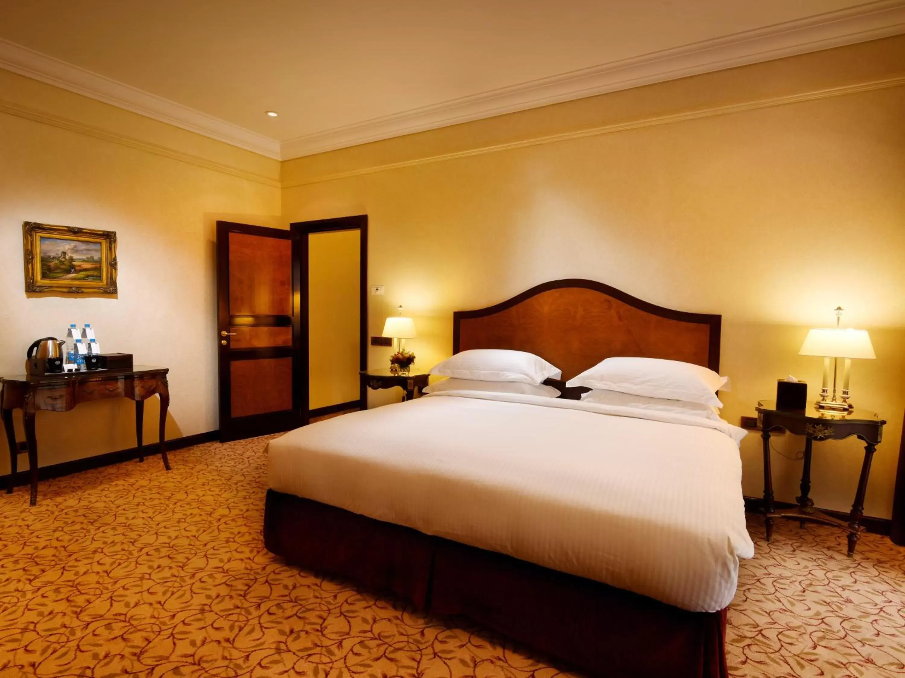 Bed in Gefinor Rotana – Beirut