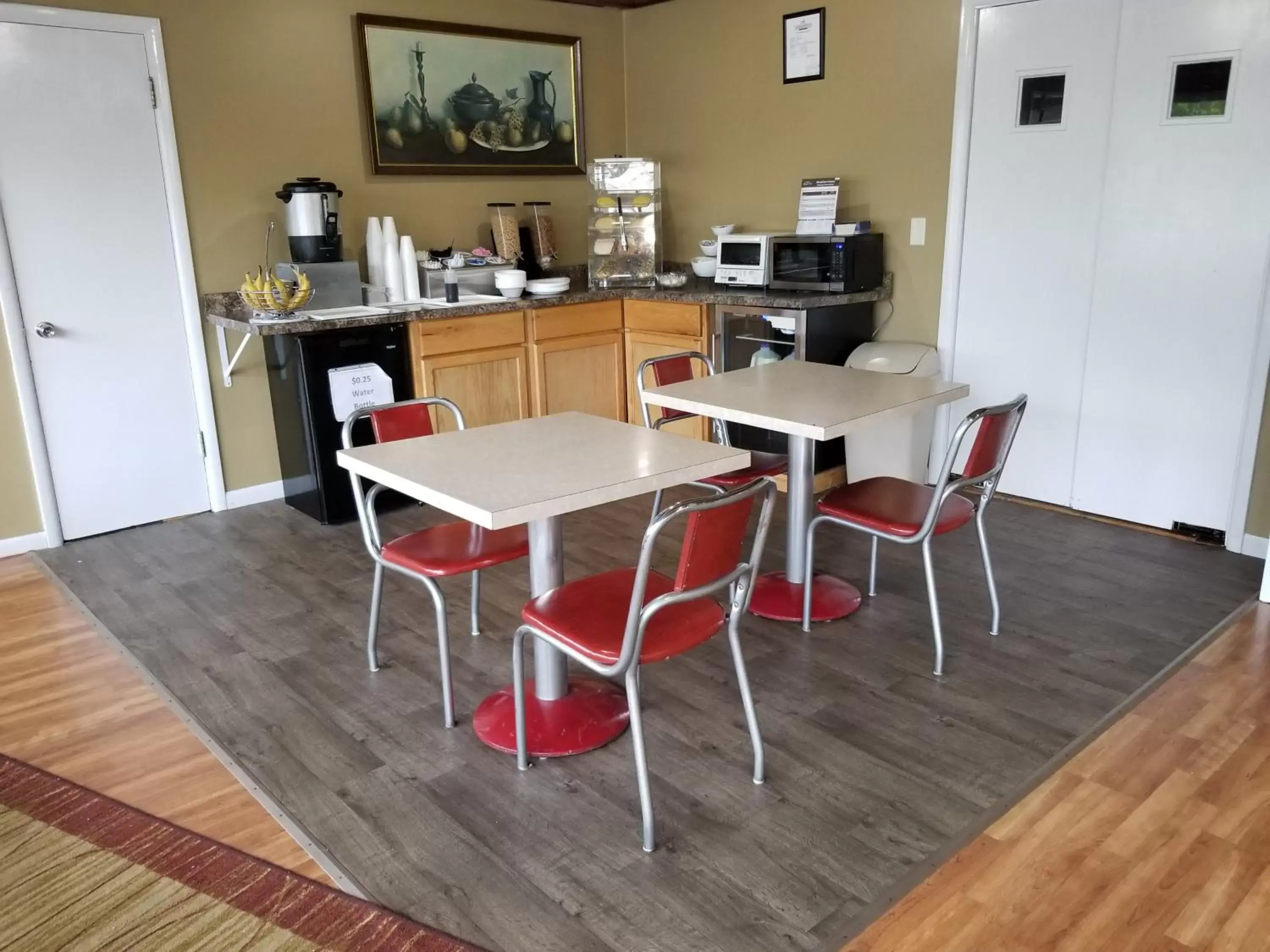 Dining Area in The Simplicity Inn