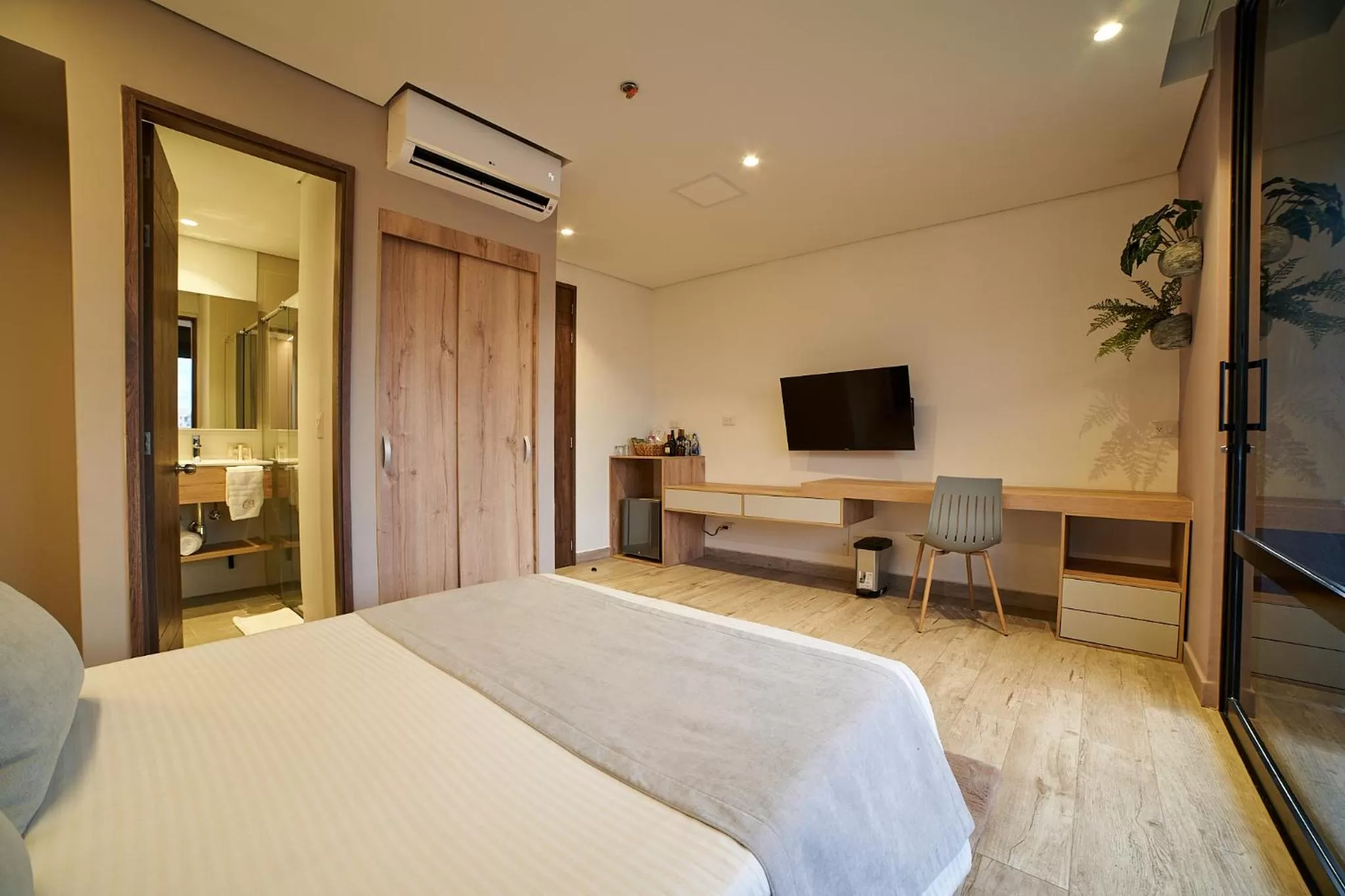 TV and multimedia, Bed in Eutopiq Hotel