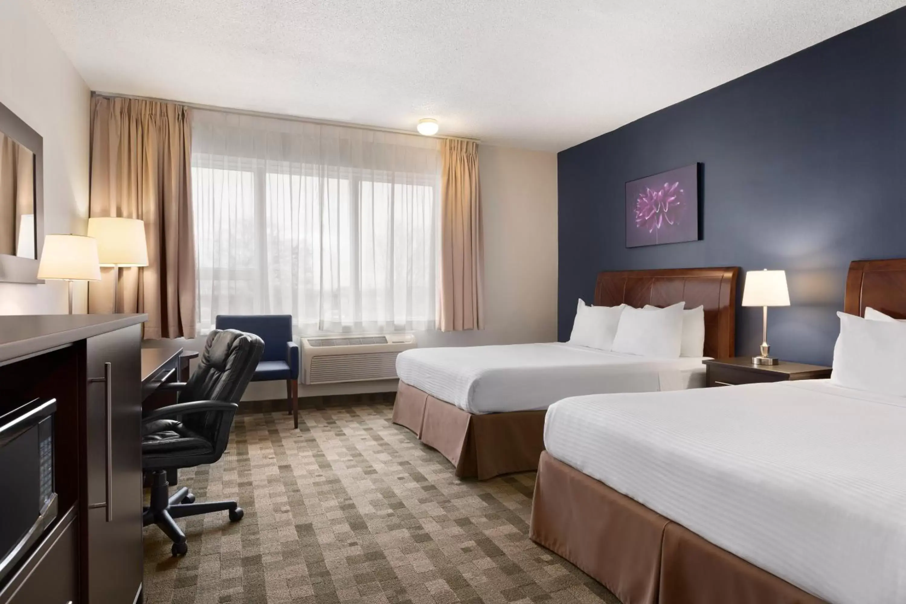 Photo of the whole room in Days Inn by Wyndham Montreal Airport Conference Centre
