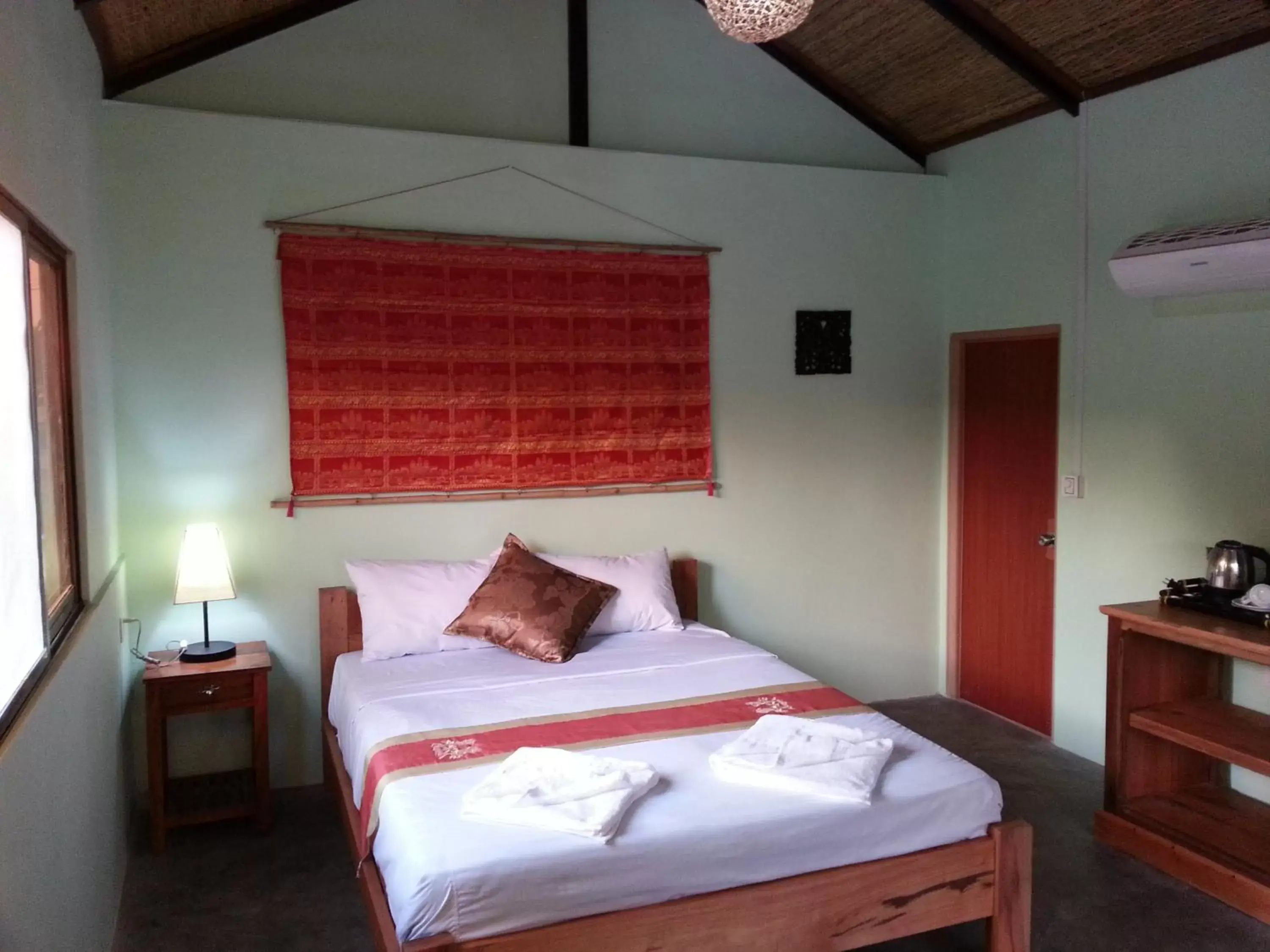 Bedroom, Bed in Bird of Paradise Bungalows