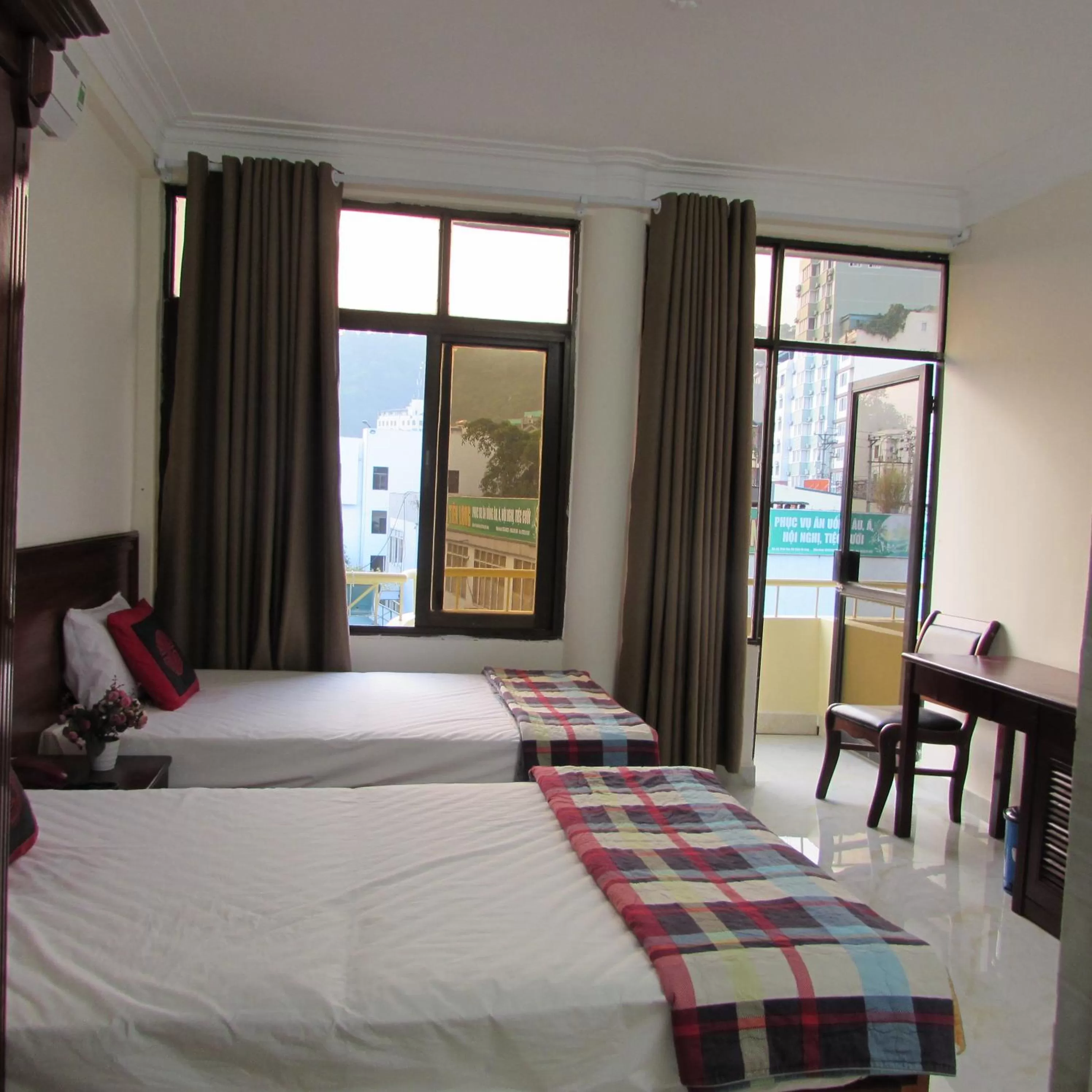 Bedroom, Bed in Viet Nhat Halong Hotel - Bai Chay