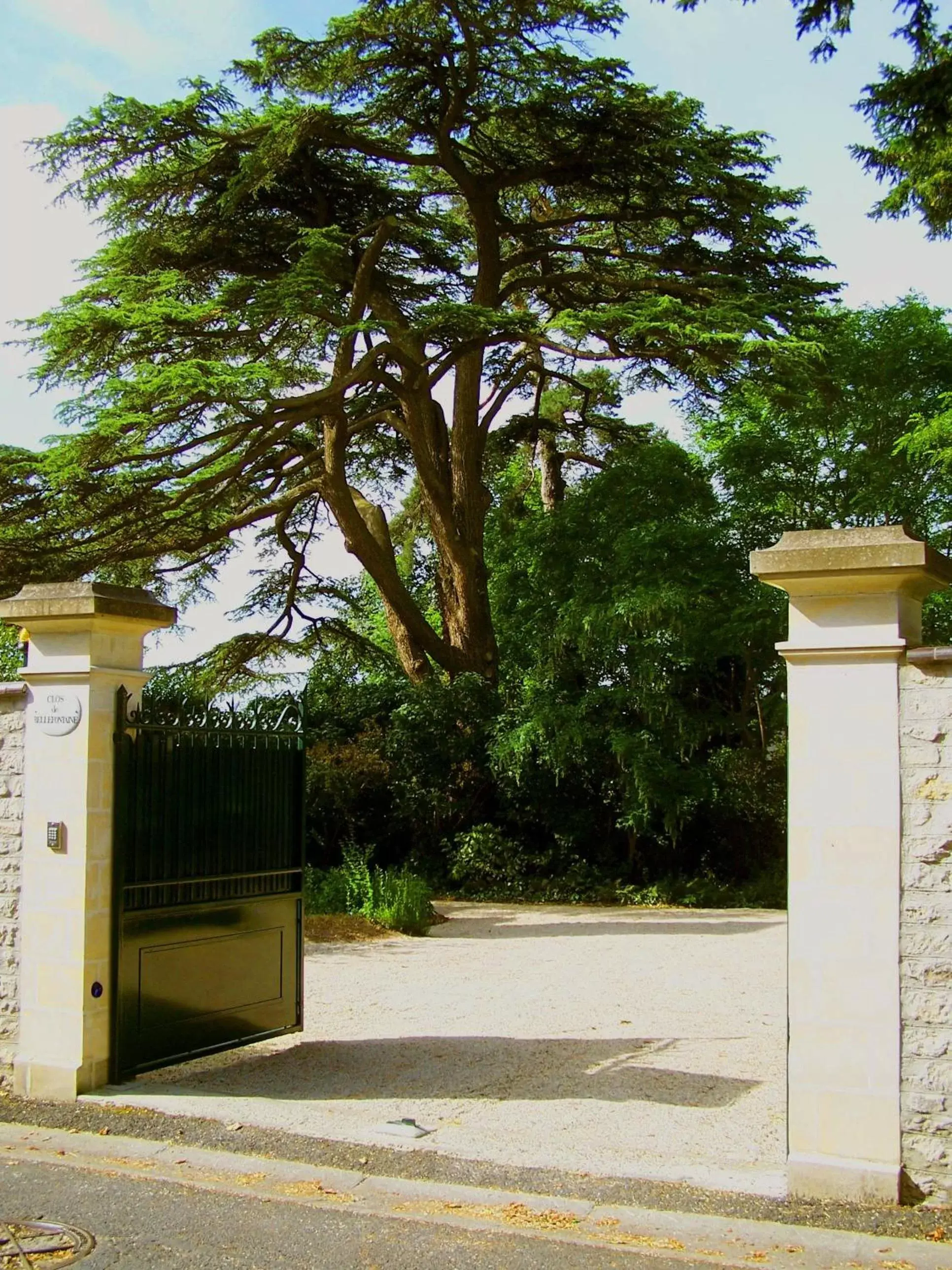 Facade/entrance in Clos de Bellefontaine B&B