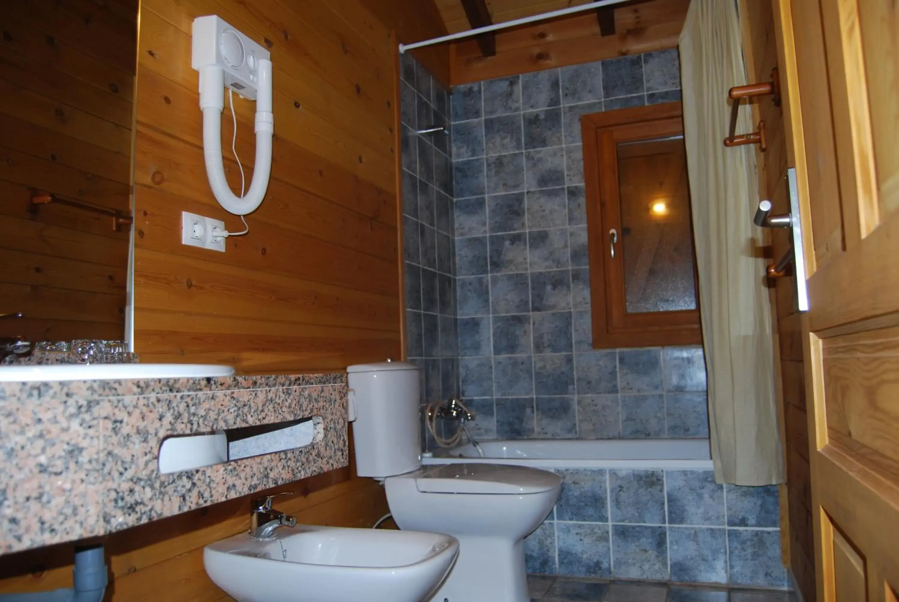 Toilet, Bathroom in Hotel Piedra