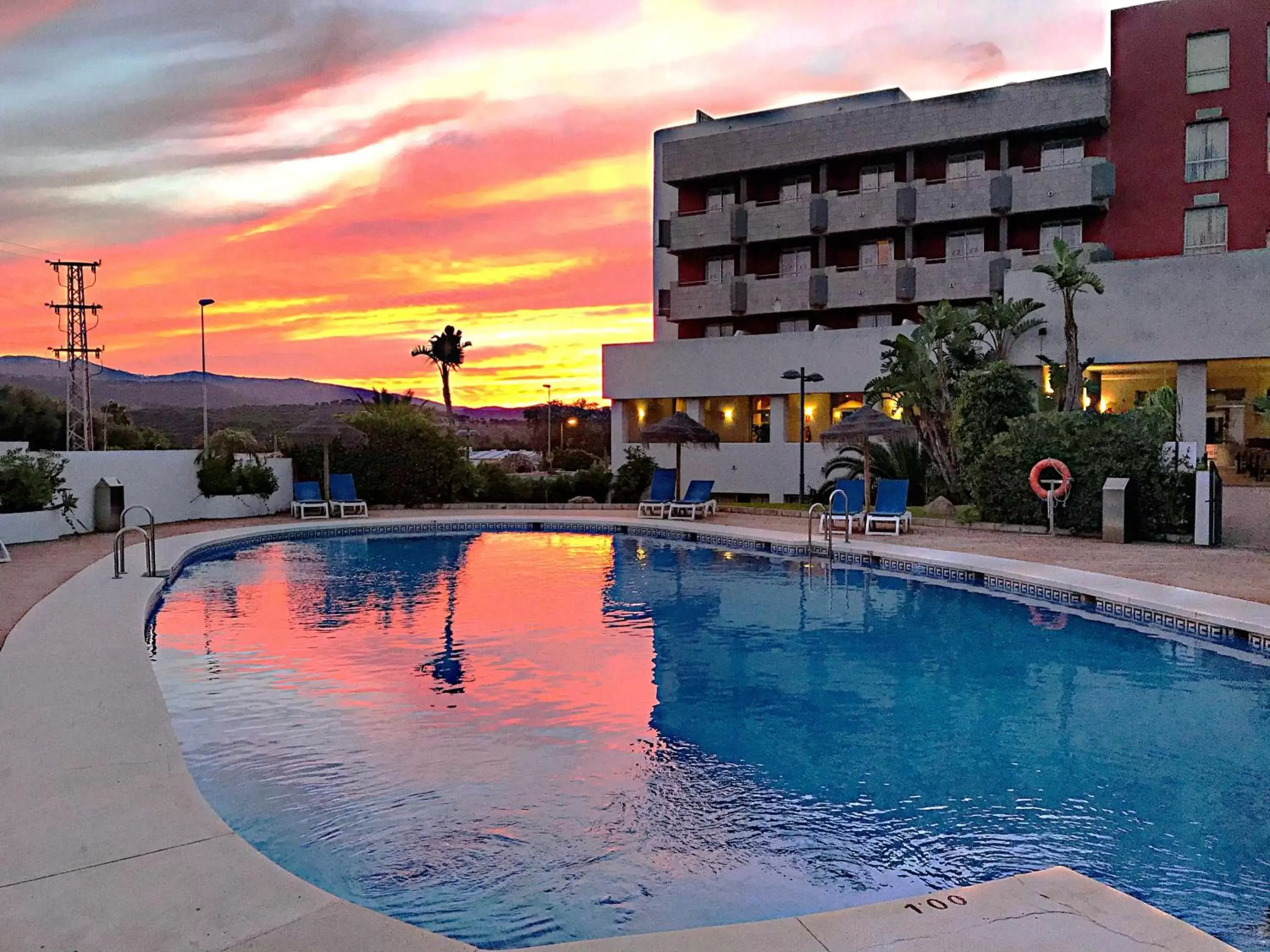 Swimming Pool in Hotel Montera Plaza