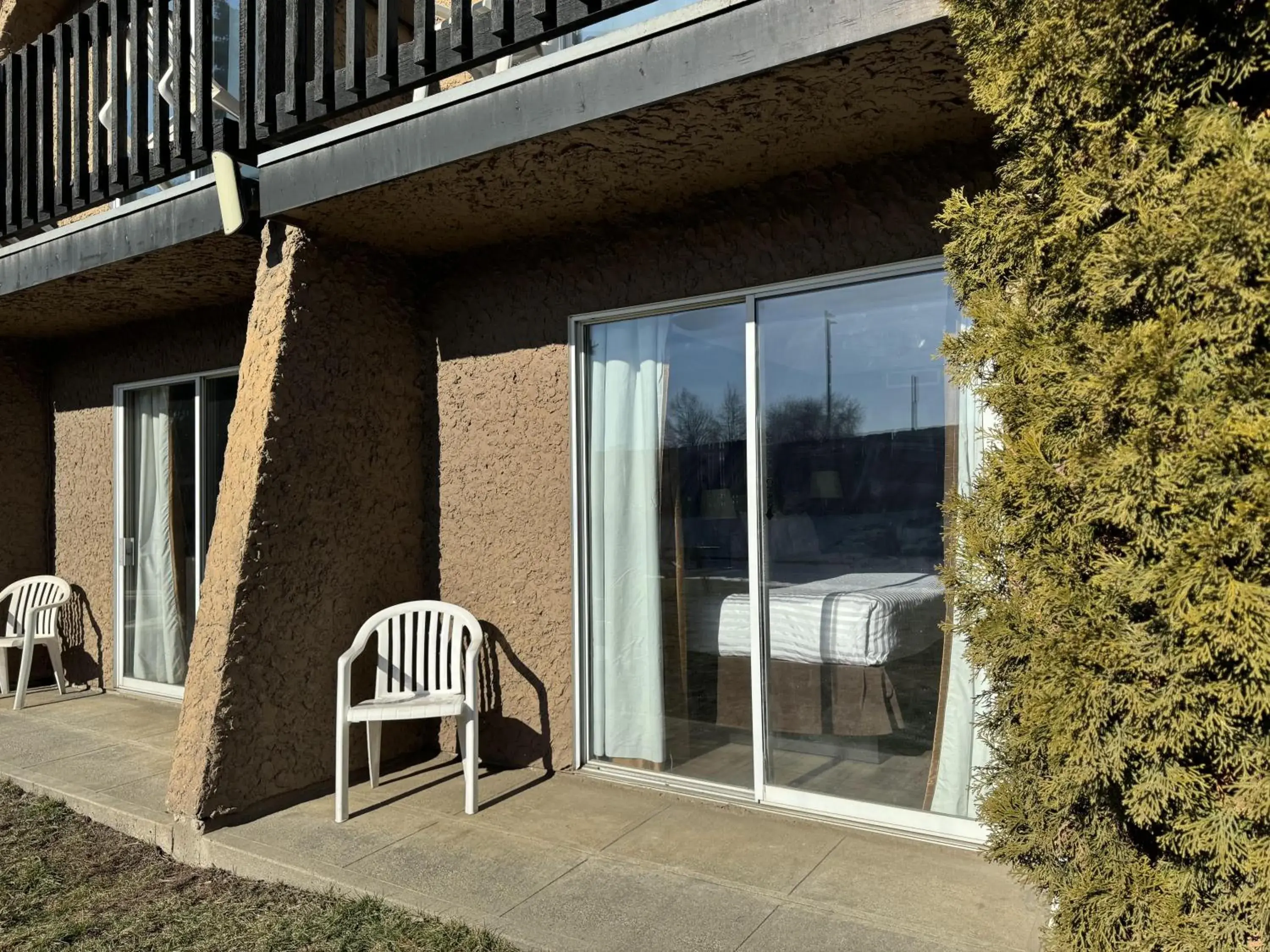 Patio in DIVYA SUTRA Riviera Plaza and Conference Centre, Vernon, BC