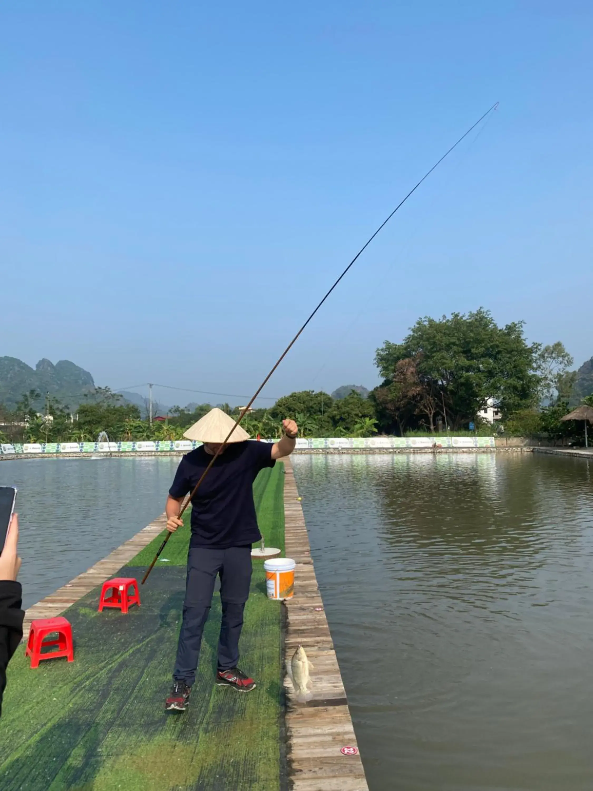 group of guests in Tam Coc Cat Luong Homestay