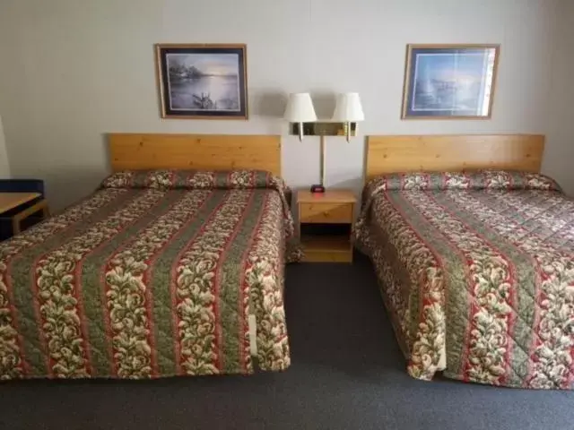 Bed in Knights Inn Franklin