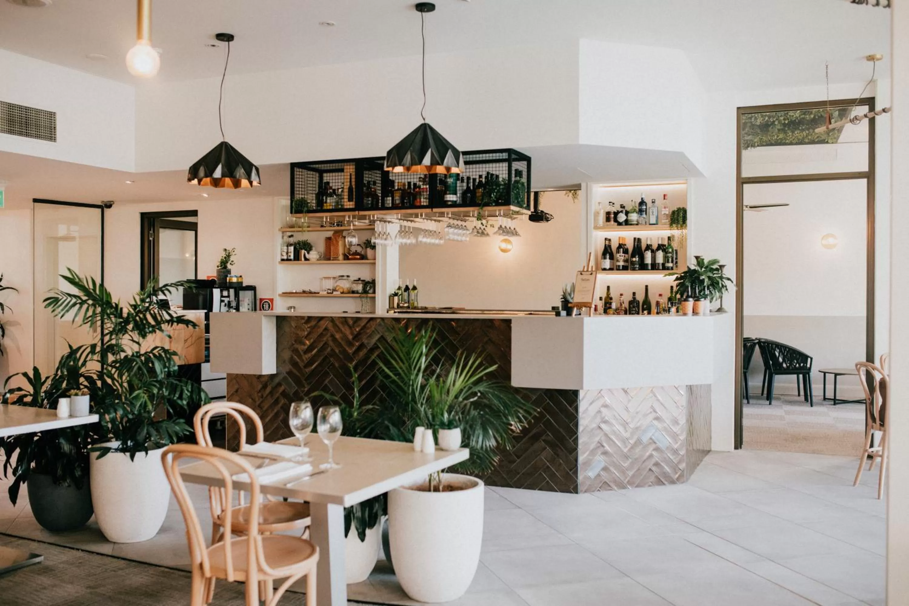 Restaurant/places to eat in Mercure Charlestown