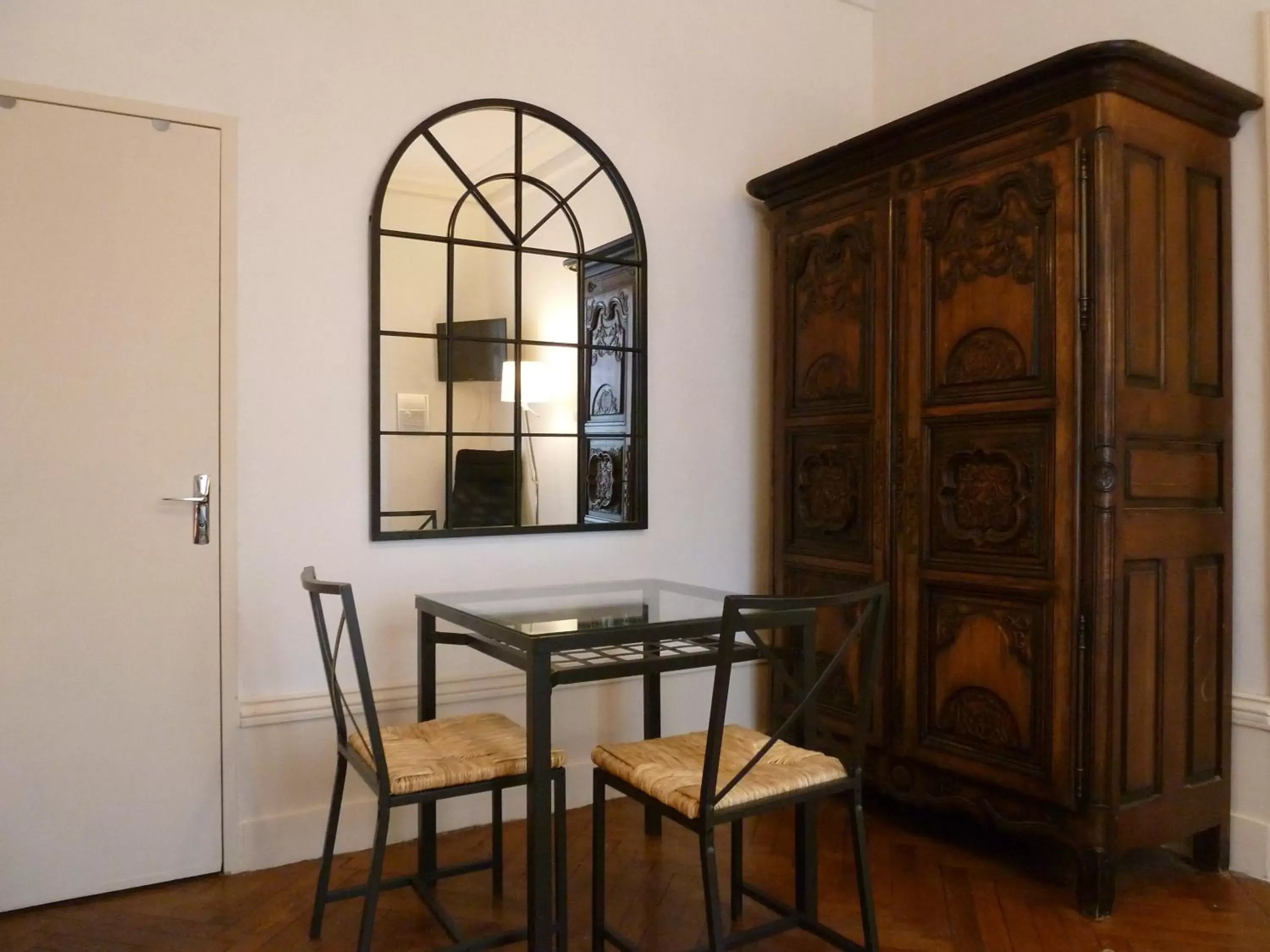 Double Room with City View in B&B "Clos Feuillat" Double Room with City View in B&B "Clos Feuillat"