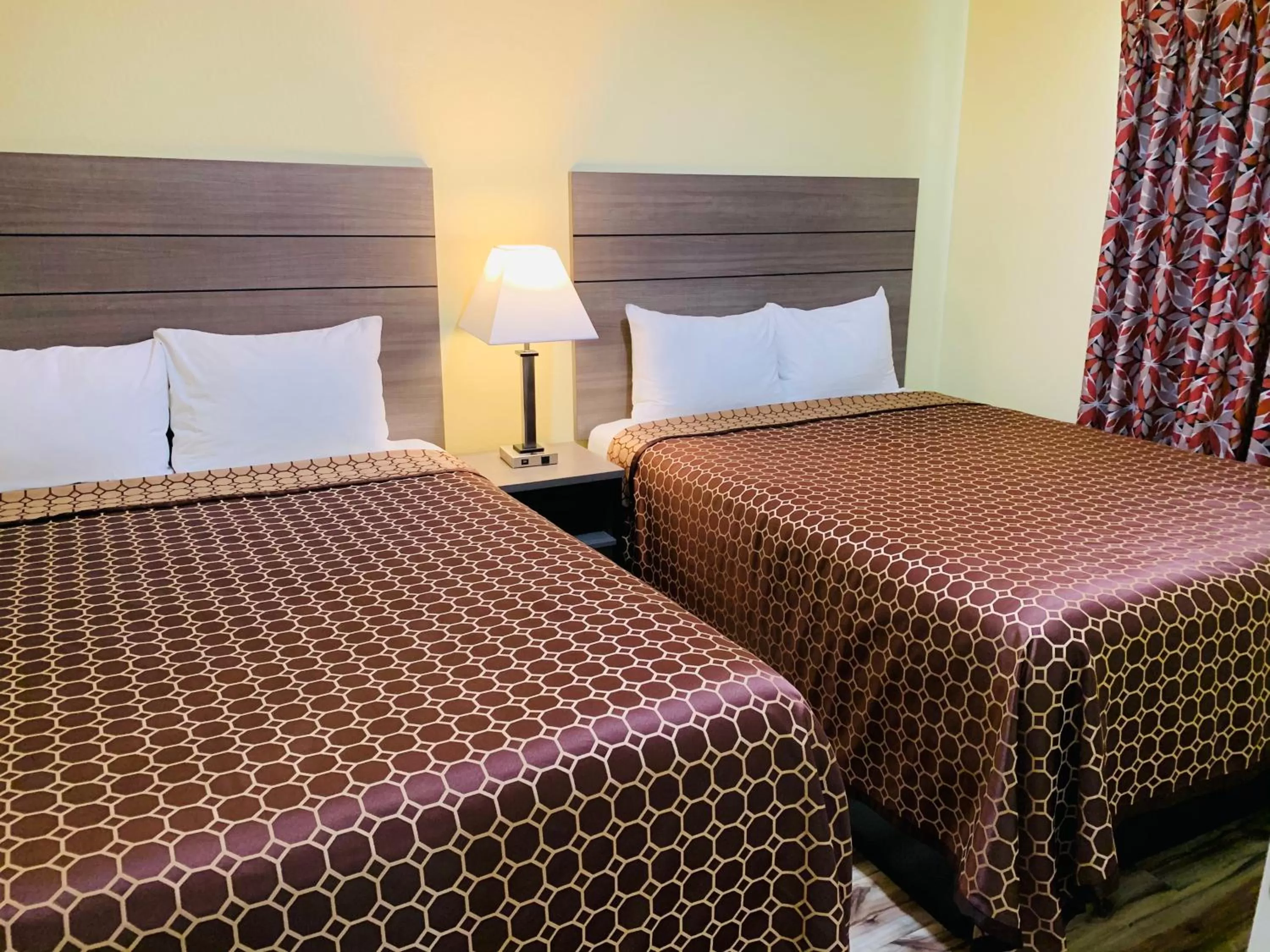 Other, Bed in Central Coast Inn Cayucos