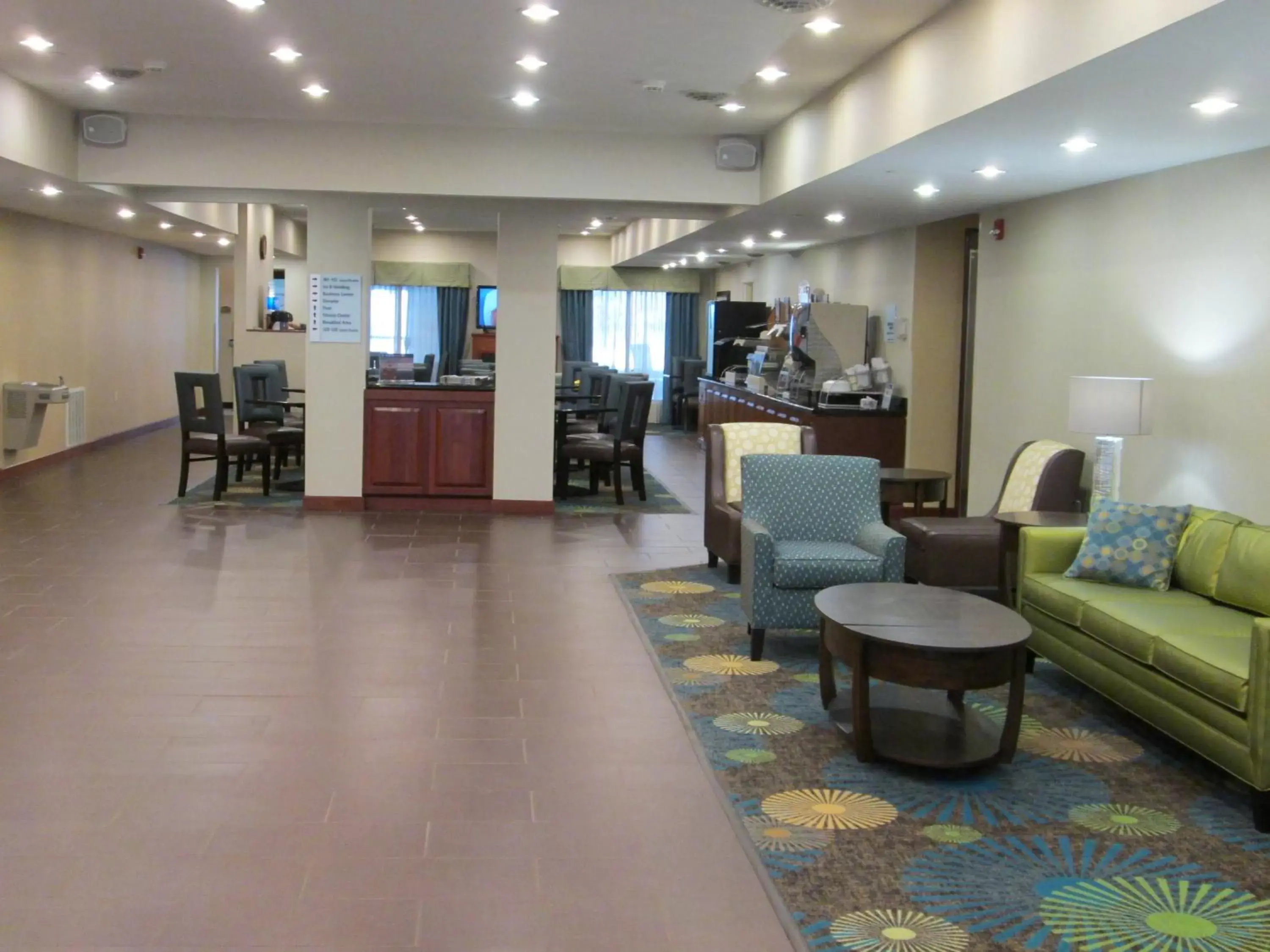 Property building, Lobby/Reception in Holiday Inn Express - Newell-Chester WV, an IHG Hotel