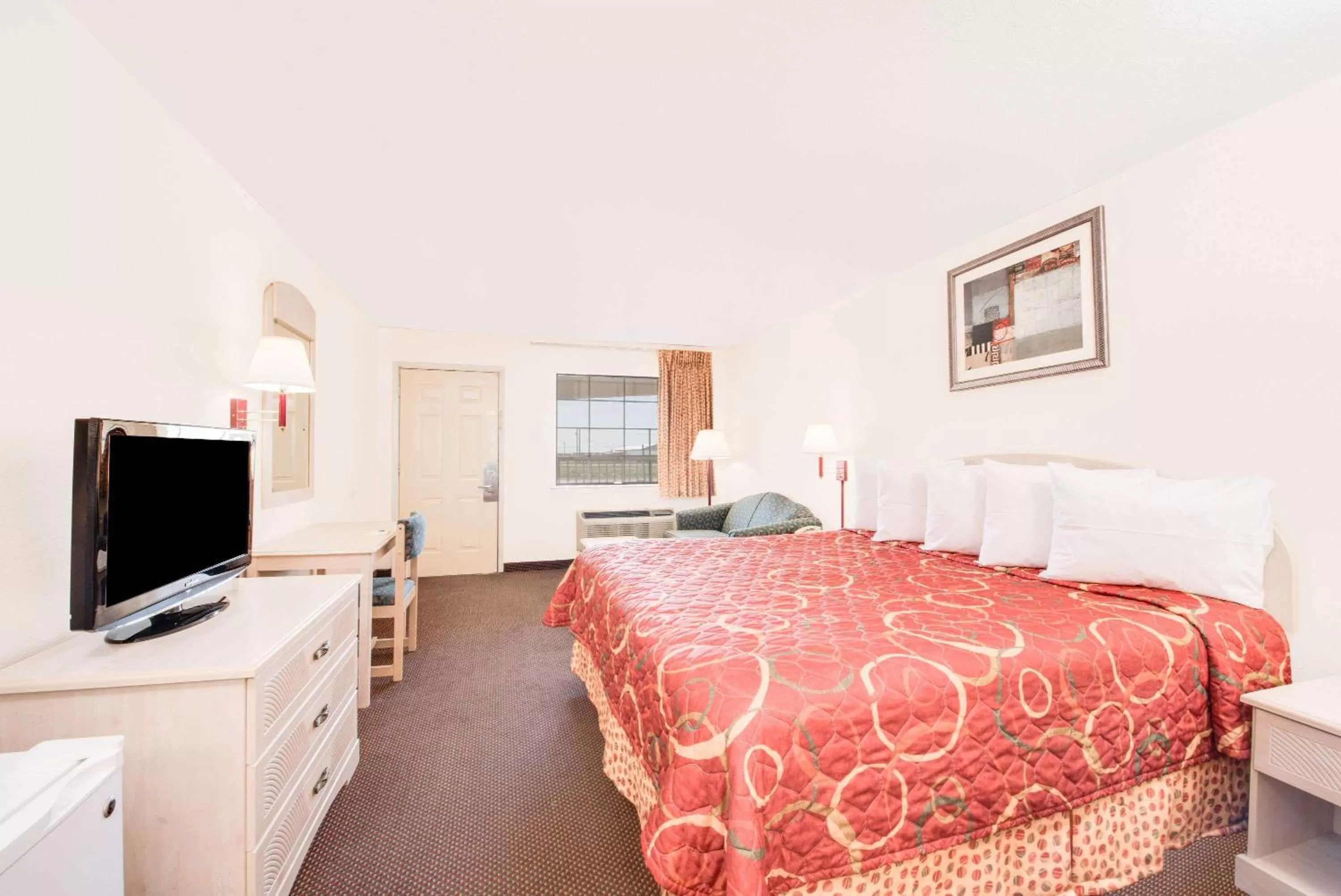 Photo of the whole room, Bed in Days Inn by Wyndham Andrews Texas