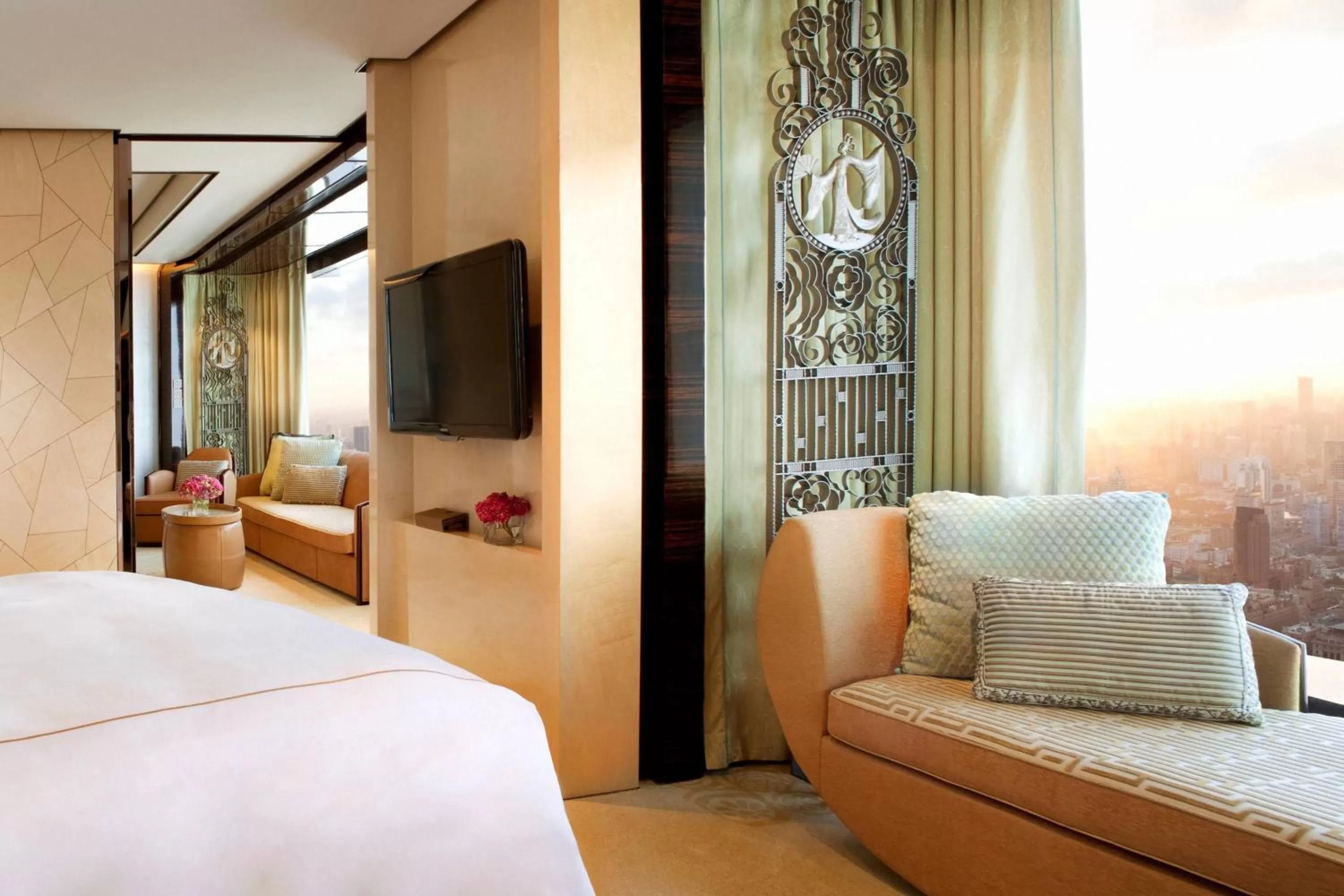 Photo of the whole room, Bed in The Ritz-Carlton Shanghai, Pudong
