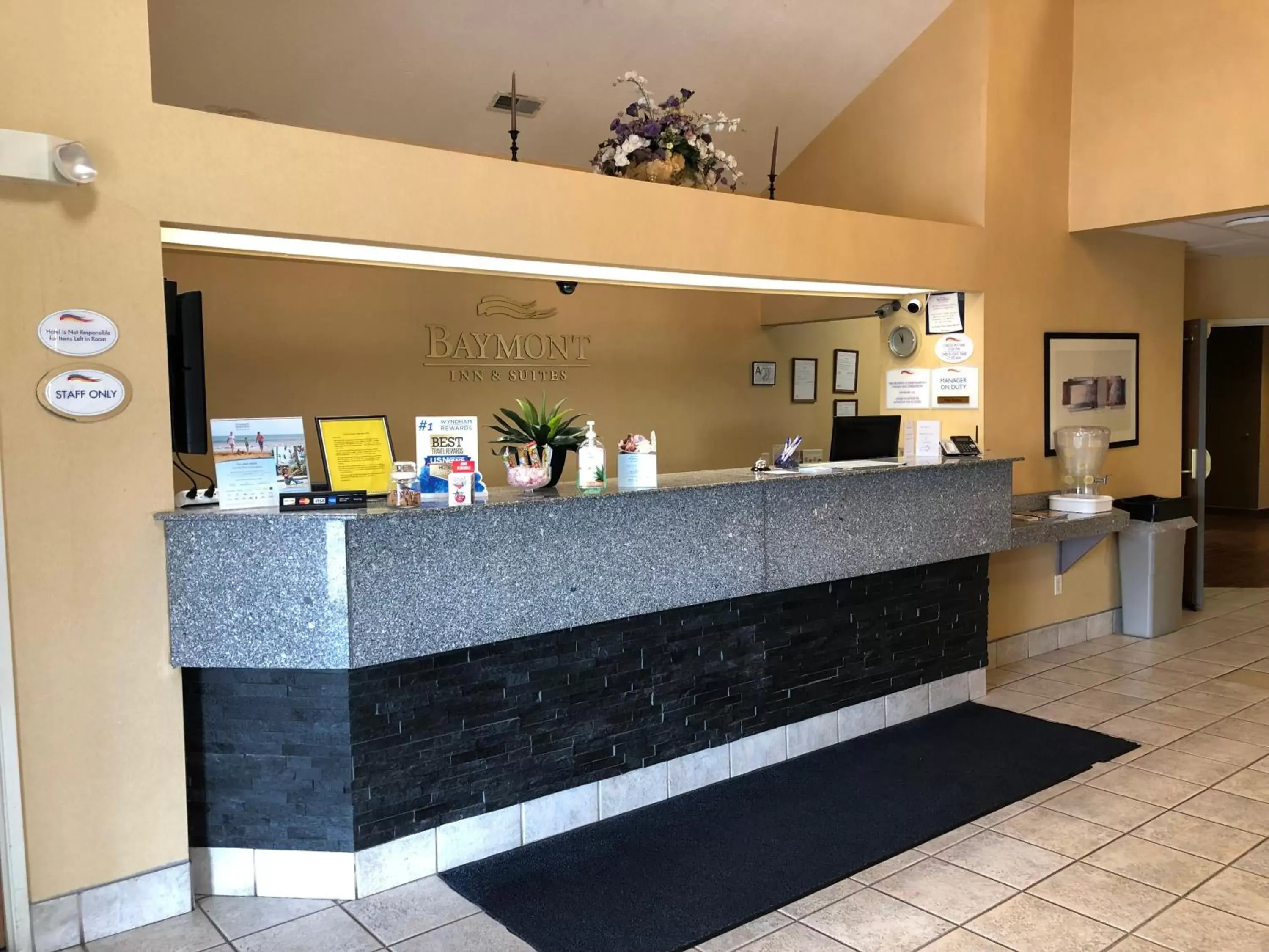 Lobby or reception in Baymont by Wyndham Fort Wayne Lobby or reception in Baymont by Wyndham Fort Wayne
