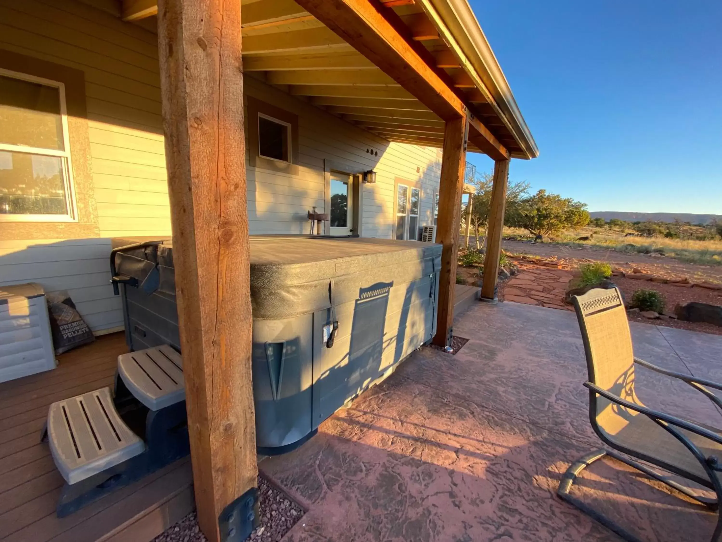 Hot Tub in SkyRidge Inn