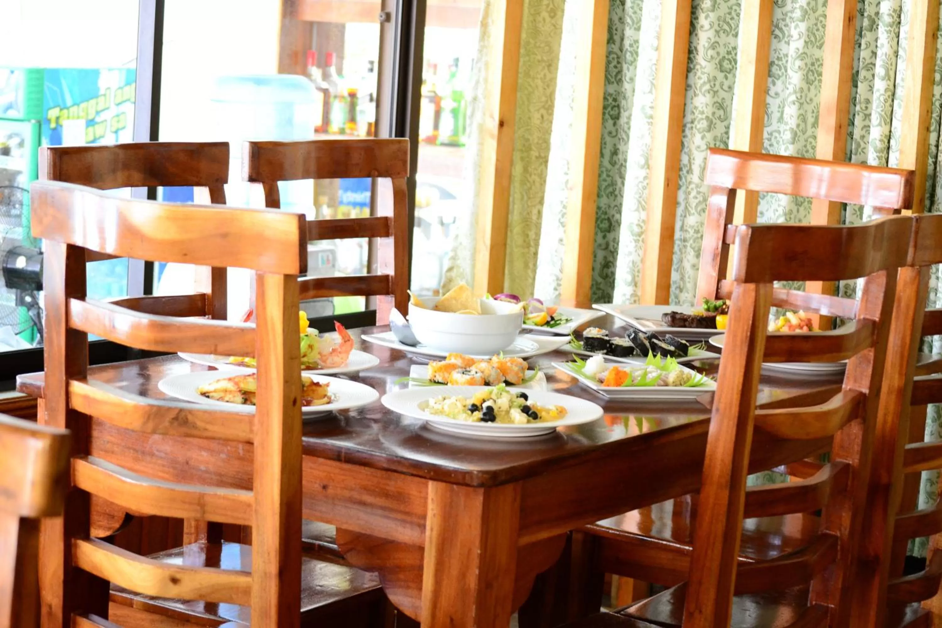 Restaurant/places to eat in Eden Resort