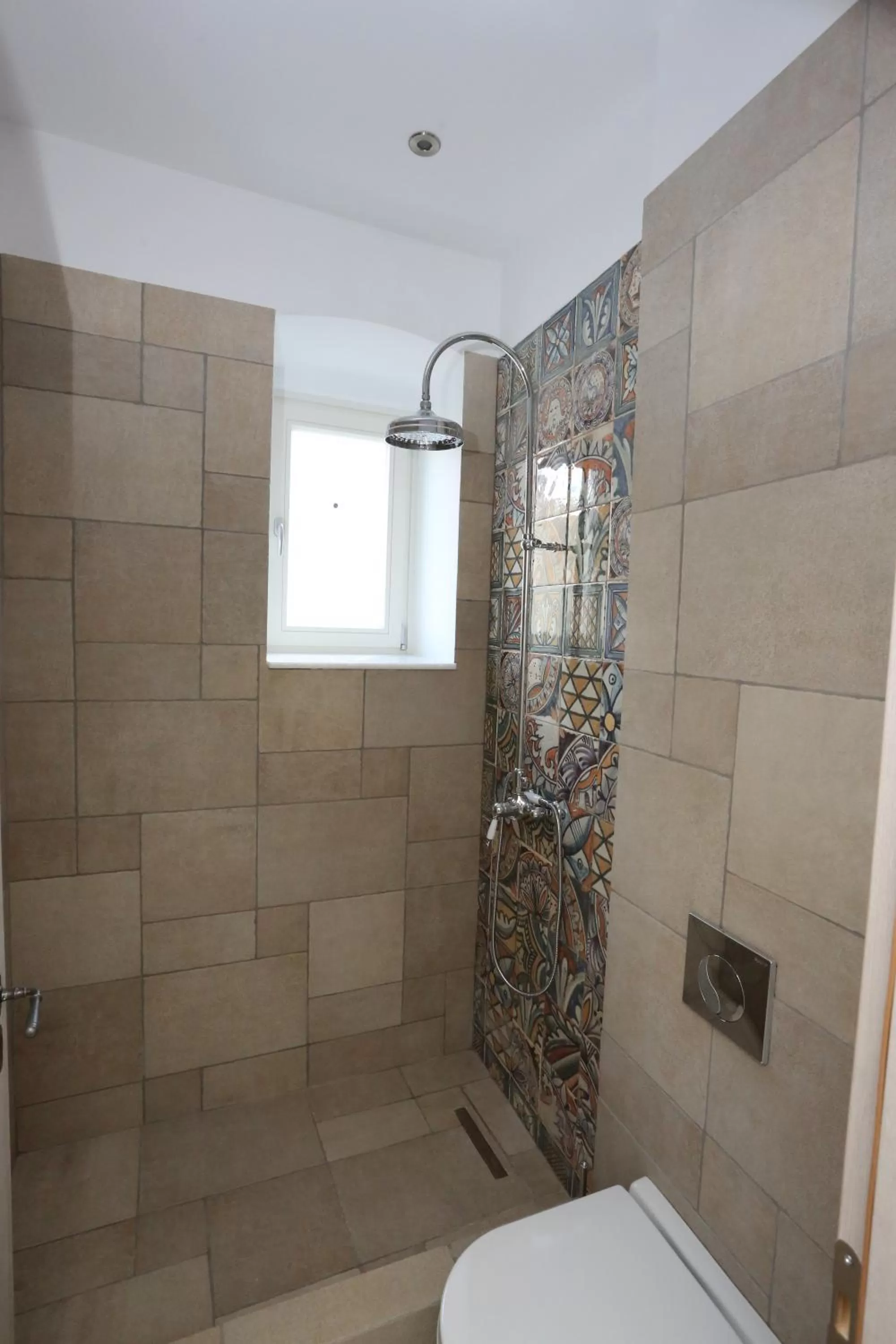 Shower in 1901 Hermoupolis