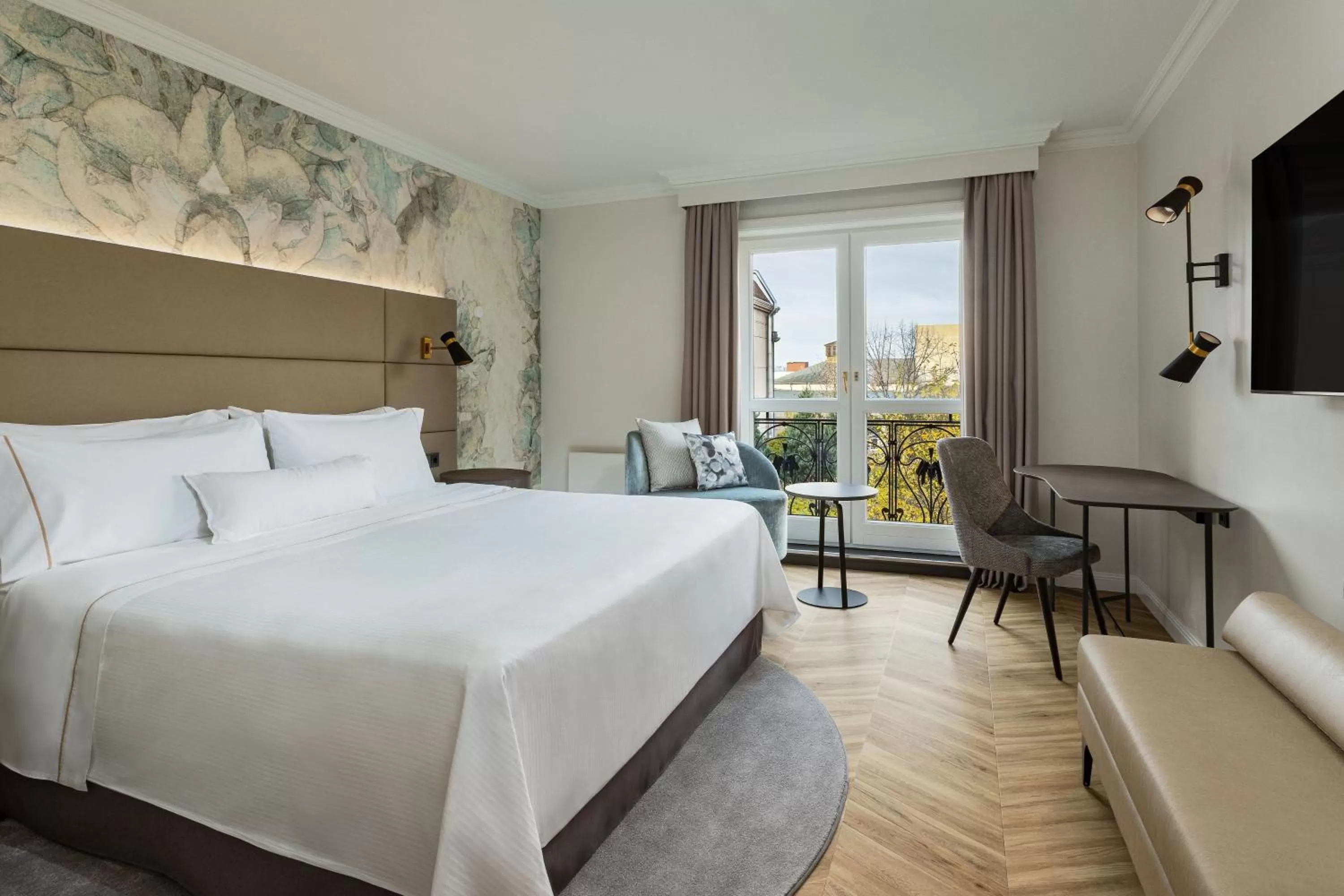 Photo of the whole room, Bed in The Westin Grand Berlin