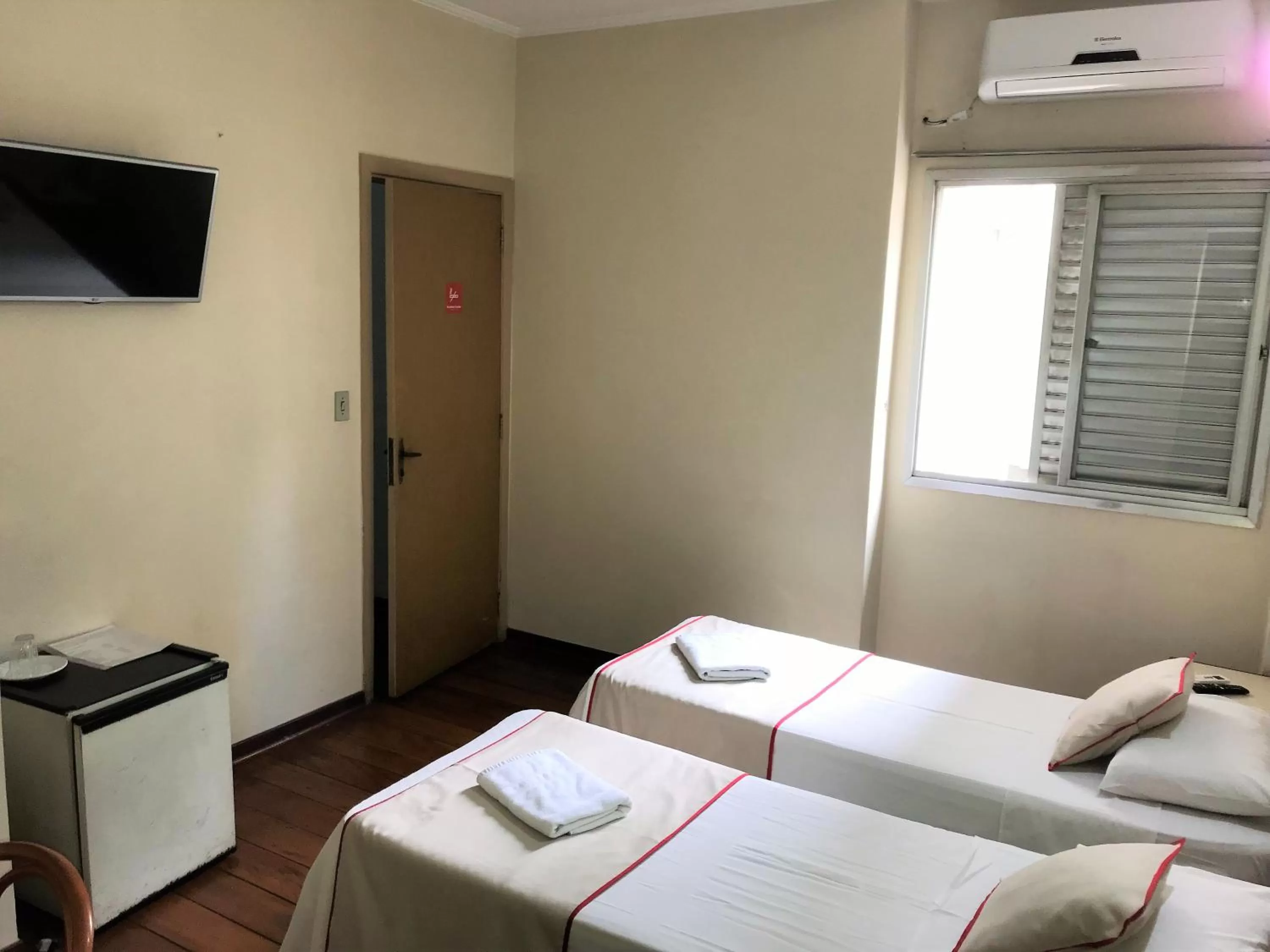 Bedroom, Bed in Hotel São Jorge São Paulo - Próximo a 25 de março, região do Brás, fácil acesso ao Expo Center Norte e Mercado Municipal SP