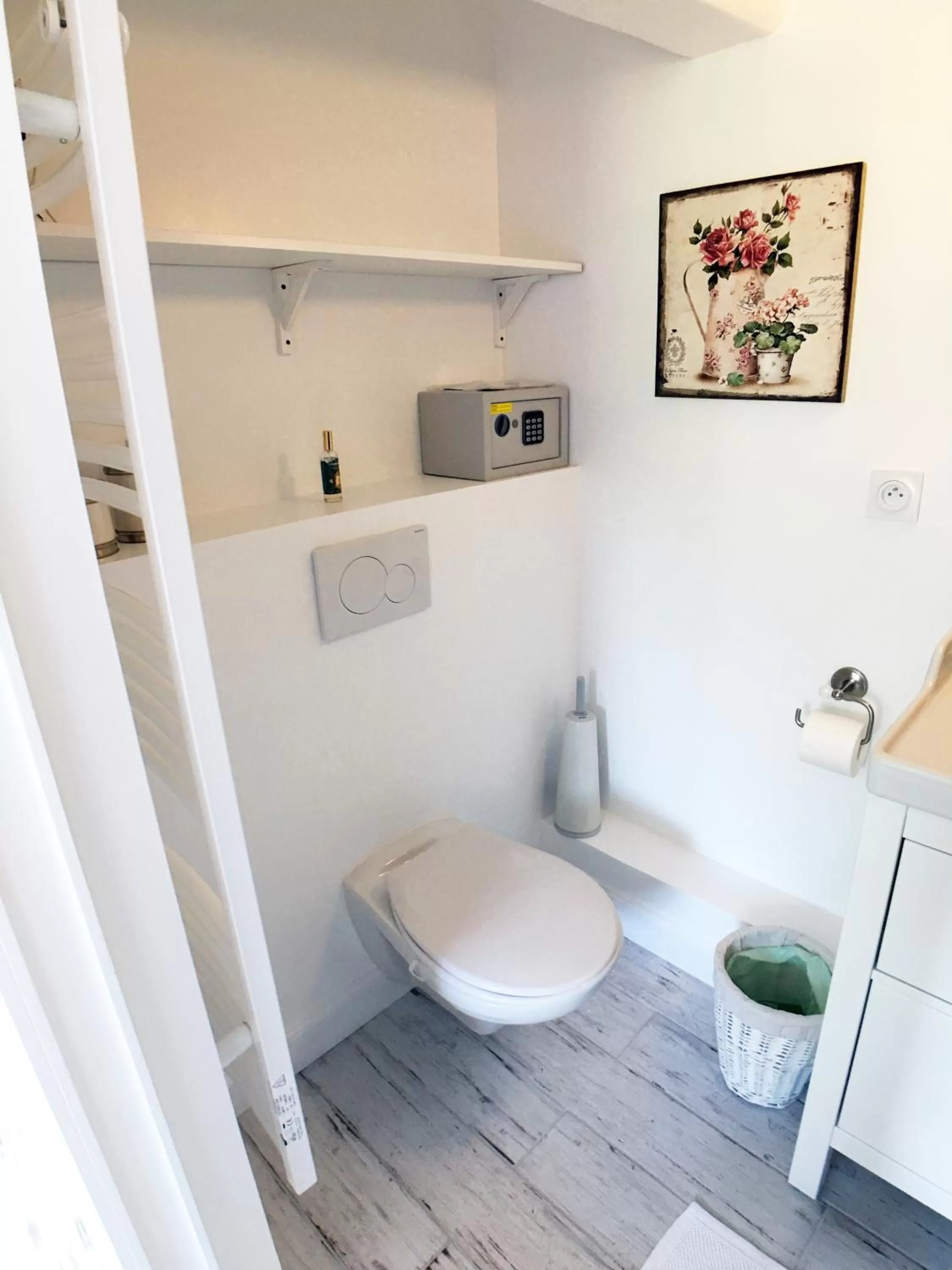 Shower in La Romance et la Romanesque