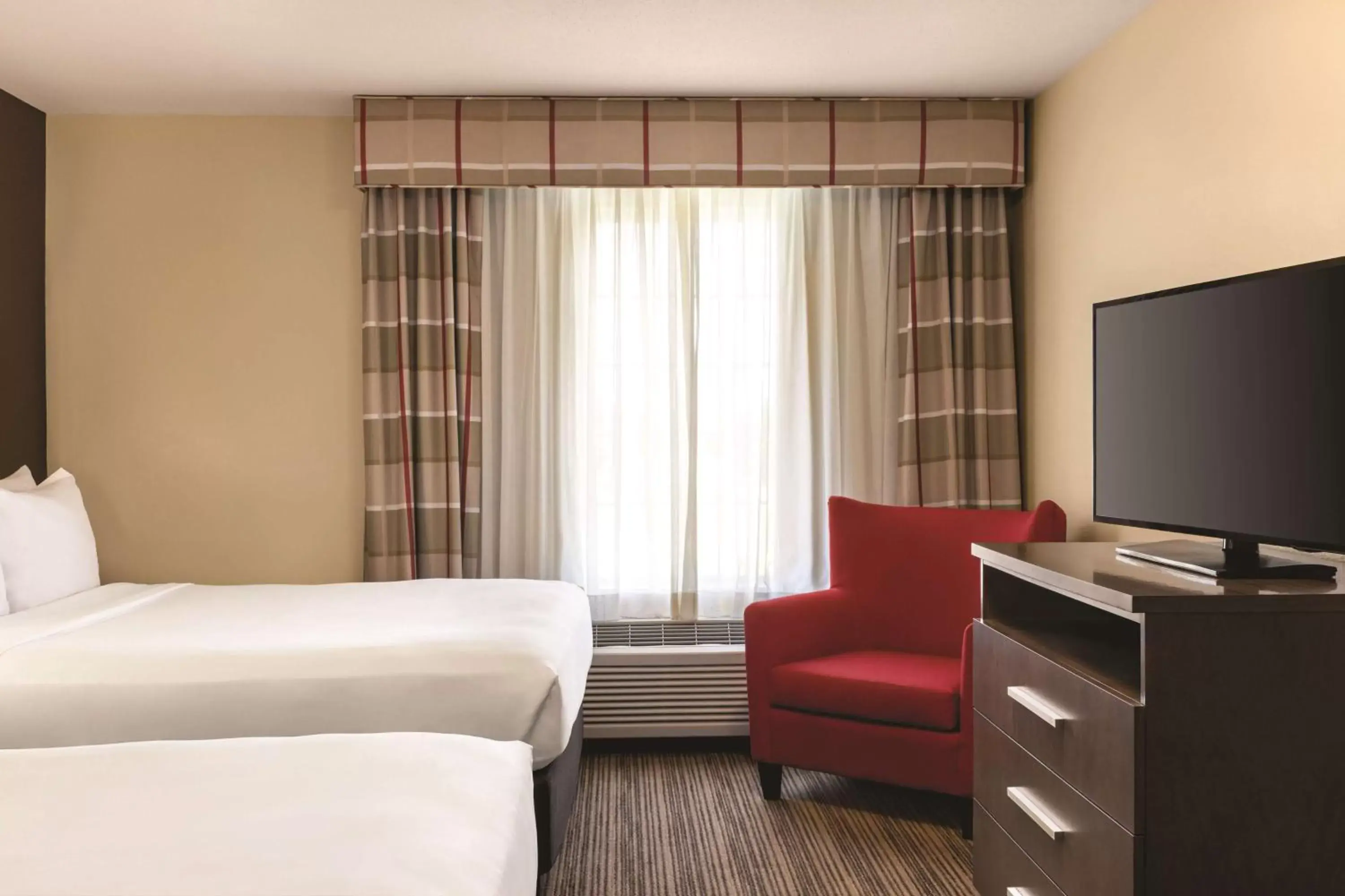 Photo of the whole room, Bed in Country Inn & Suites by Radisson, Albert Lea, MN