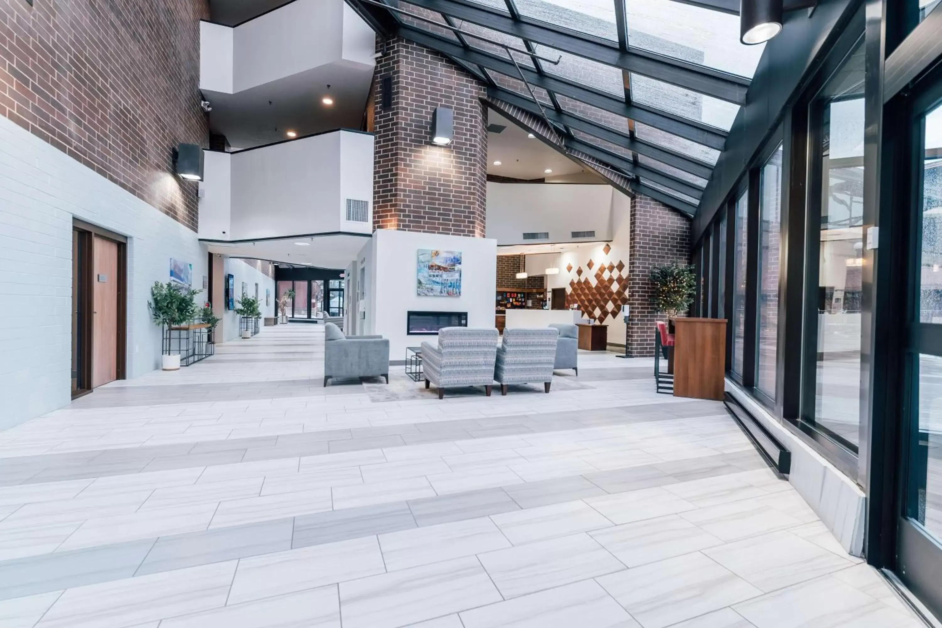 Lobby or reception in Best Western Plus Executive Residency Waterloo & Cedar Falls