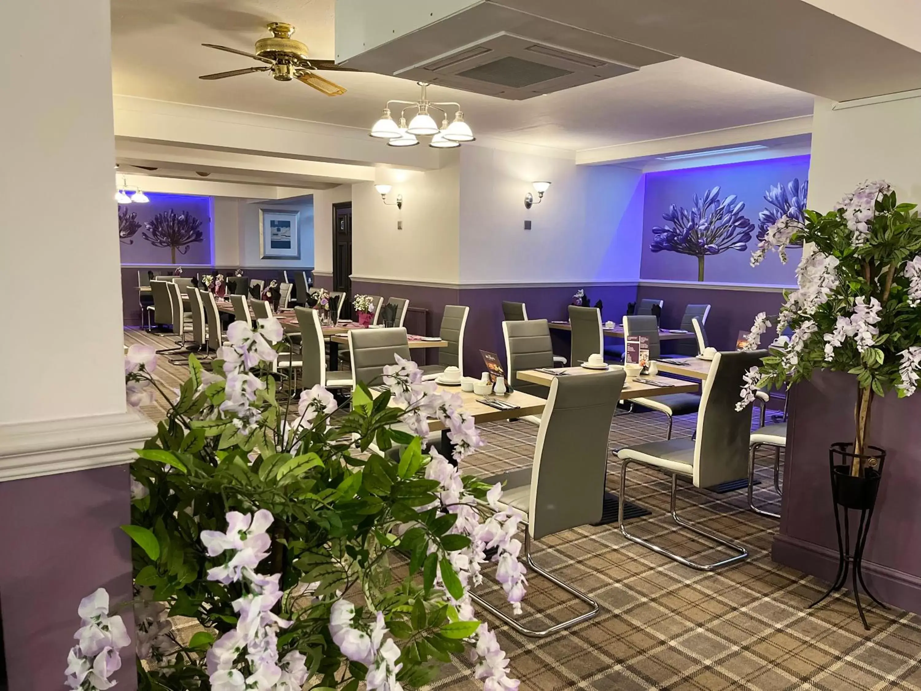 Restaurant/Places to Eat in Ruskin Hotel