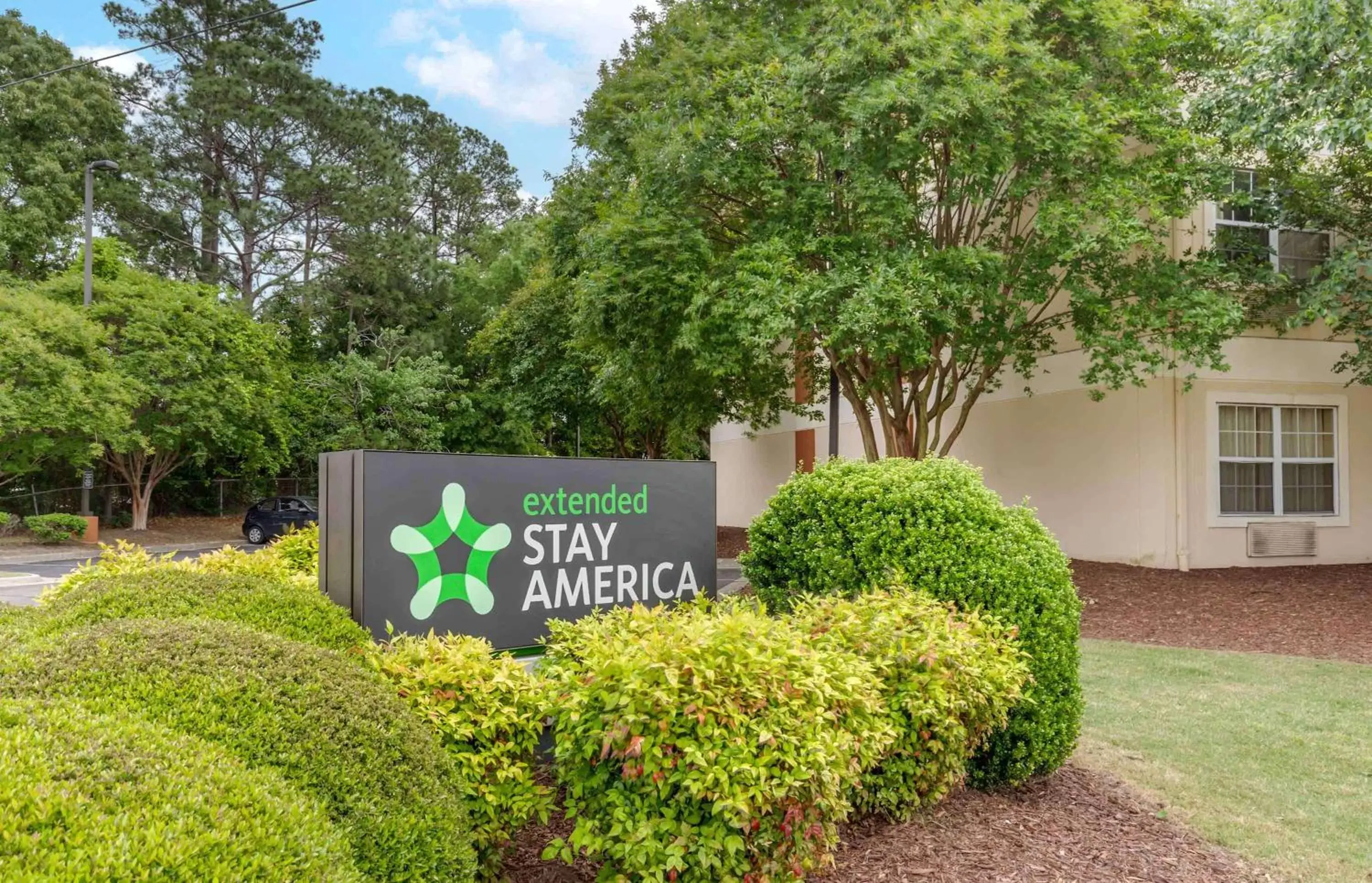 Property building in Extended Stay America Suites - Fayetteville - Owen Dr