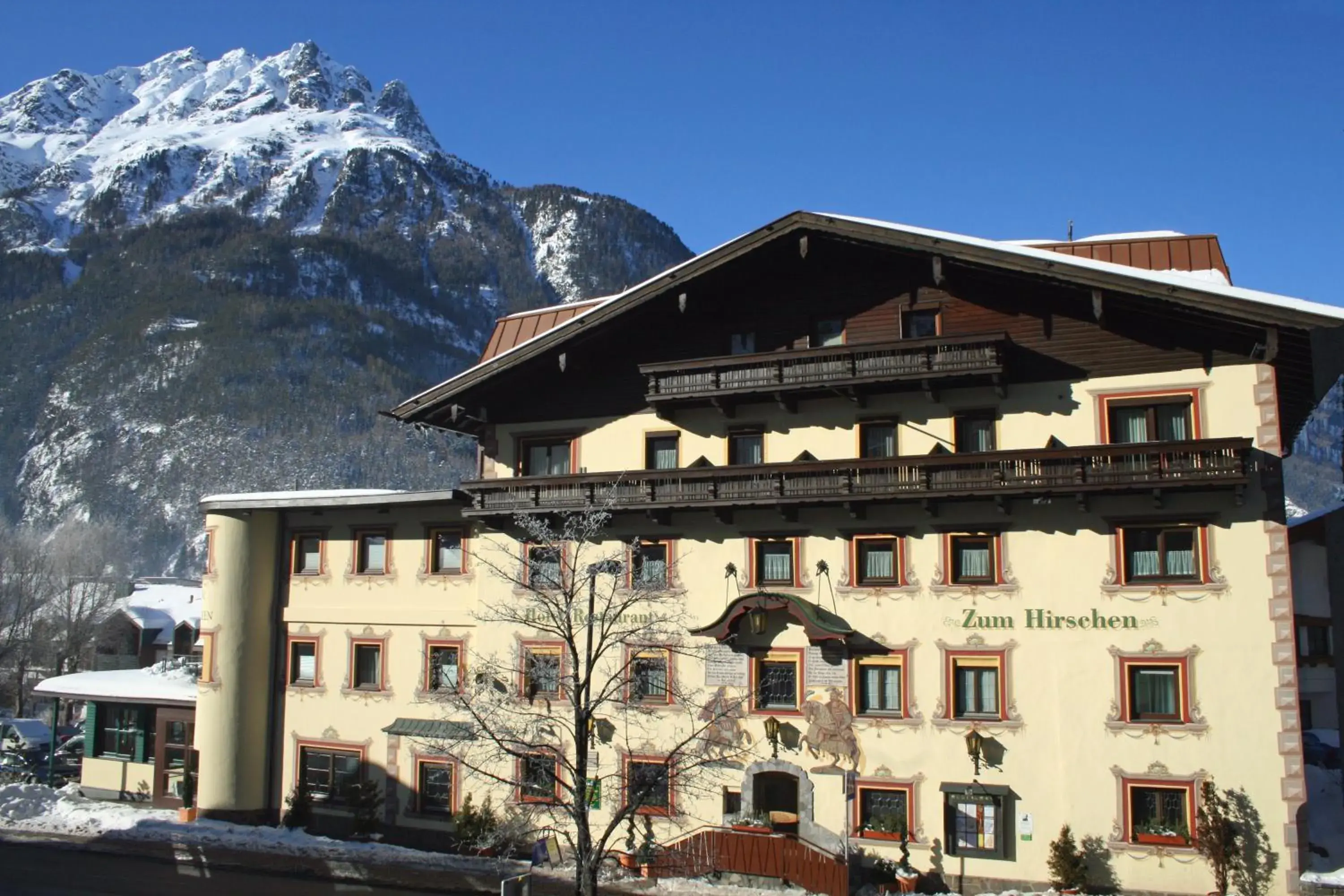 Property building, Winter in Hotel Zum Hirschen