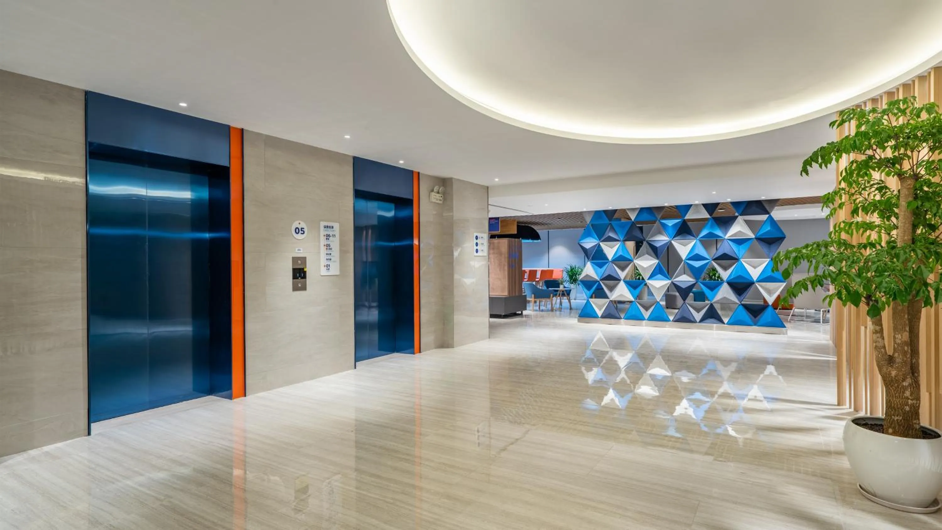 elevator in Holiday Inn Express Yangjiang City Center by IHG