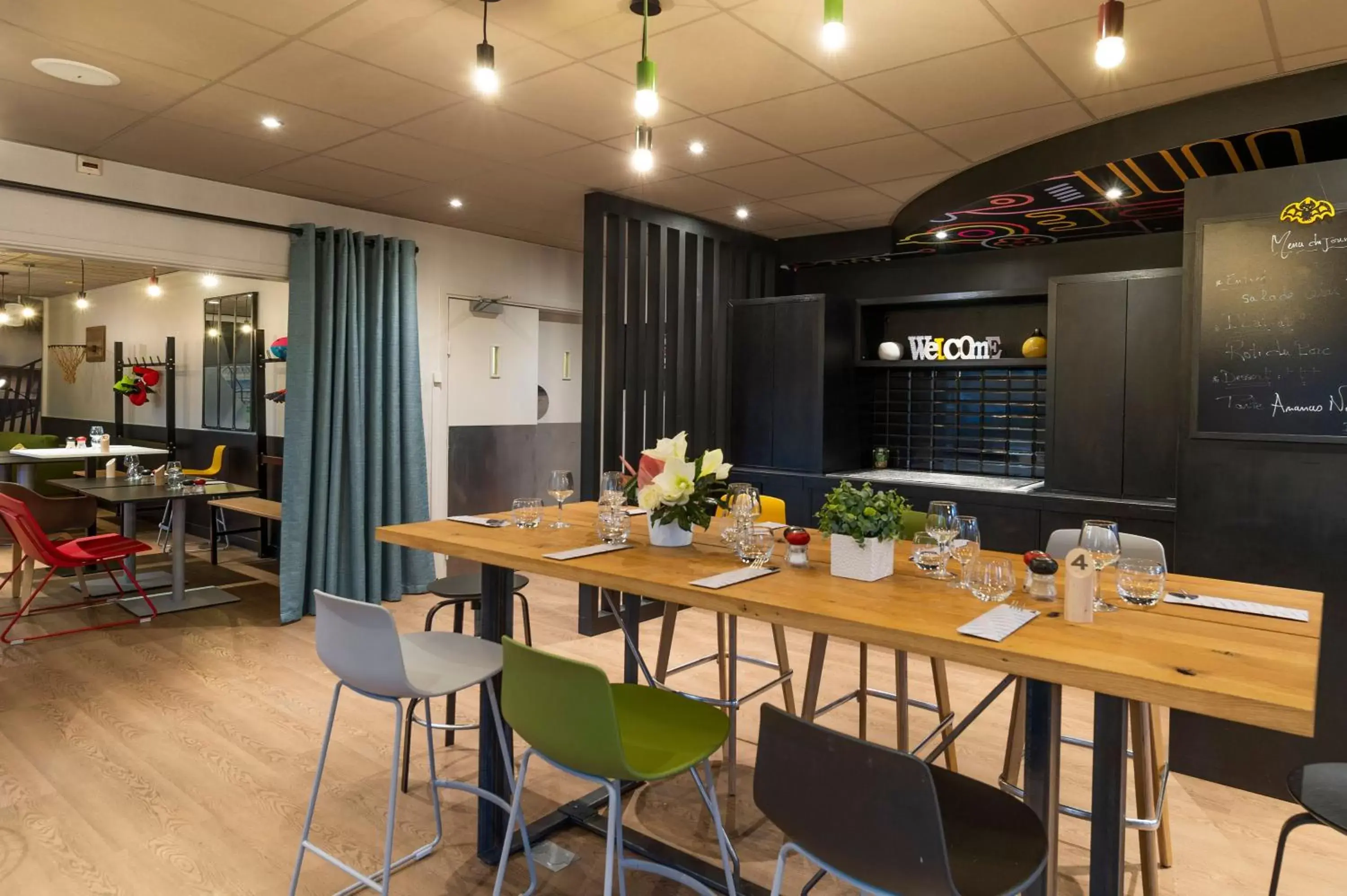 Restaurant/Places to Eat in ibis Lille Villeneuve-d'Ascq Grand Stade