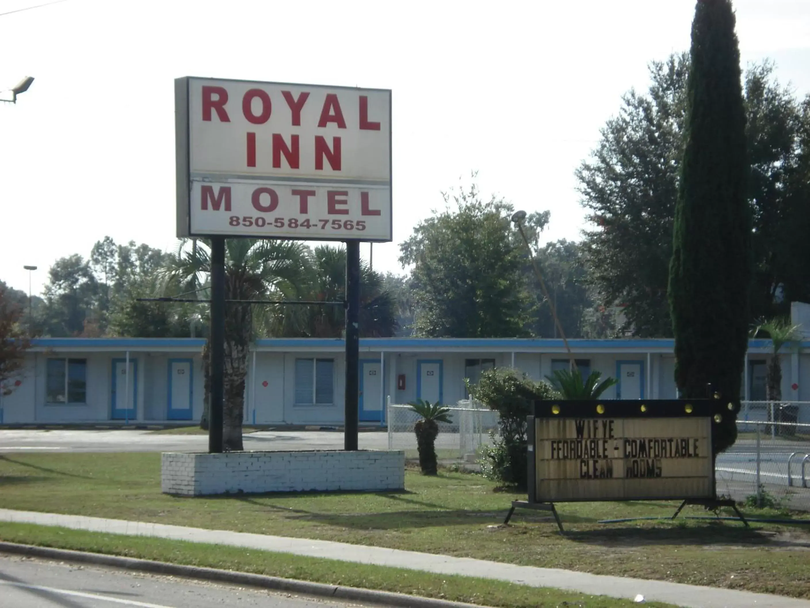 Property logo or sign in Royal Inn Motel
