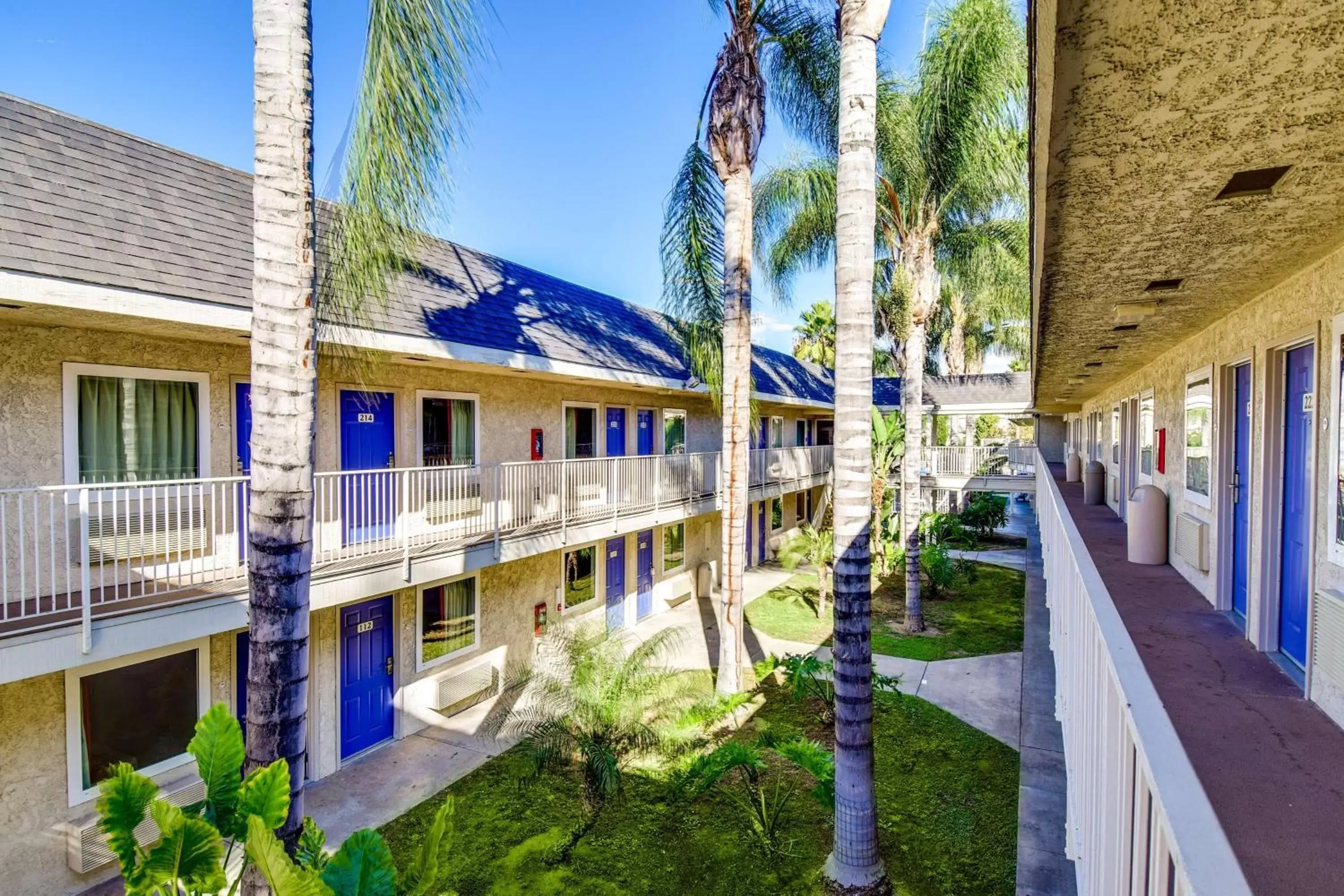 Property building, Balcony/Terrace in Motel 6-Riverside, CA - South