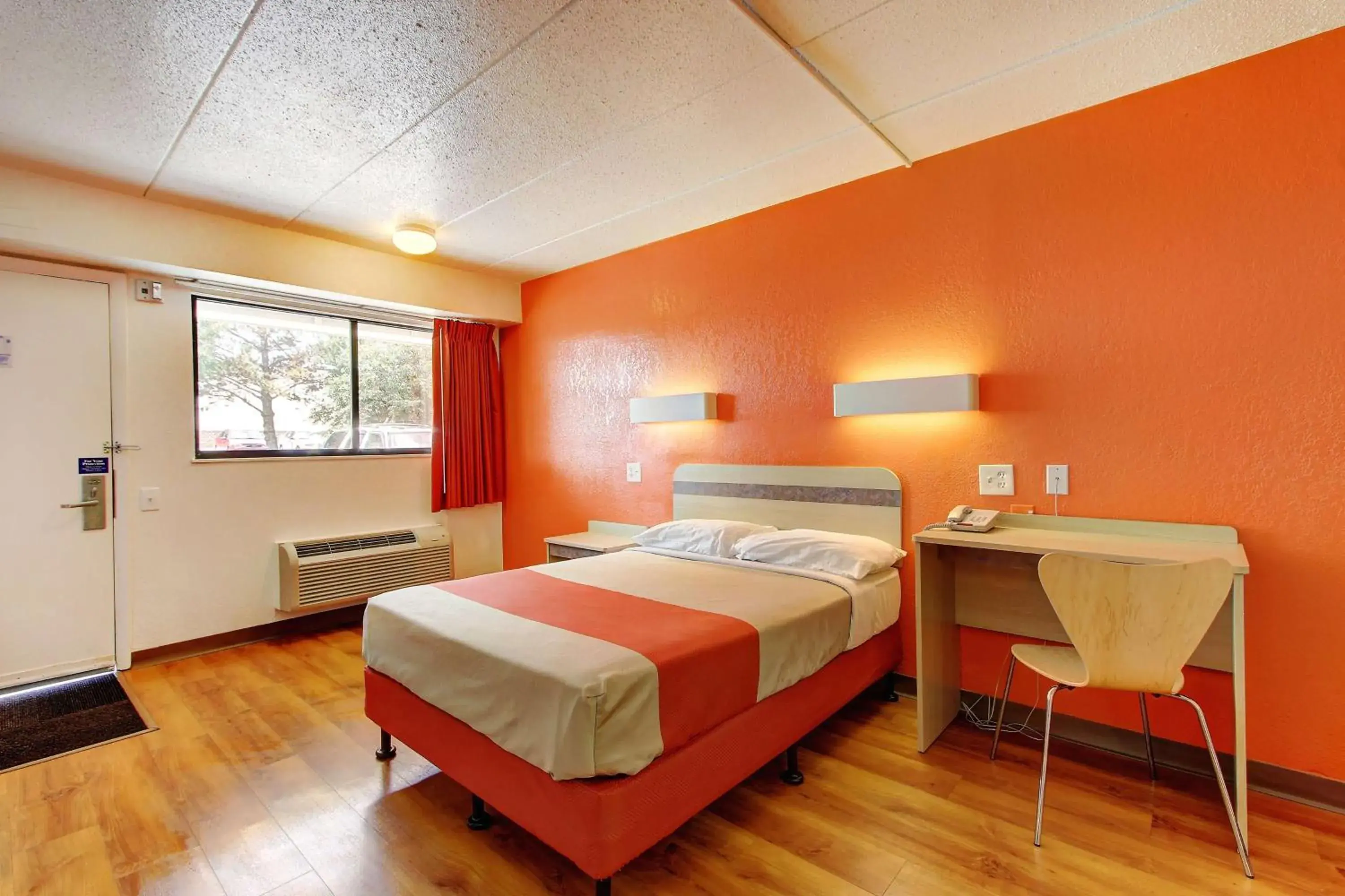 Photo of the whole room, Room Photo in Motel 6-York, PA