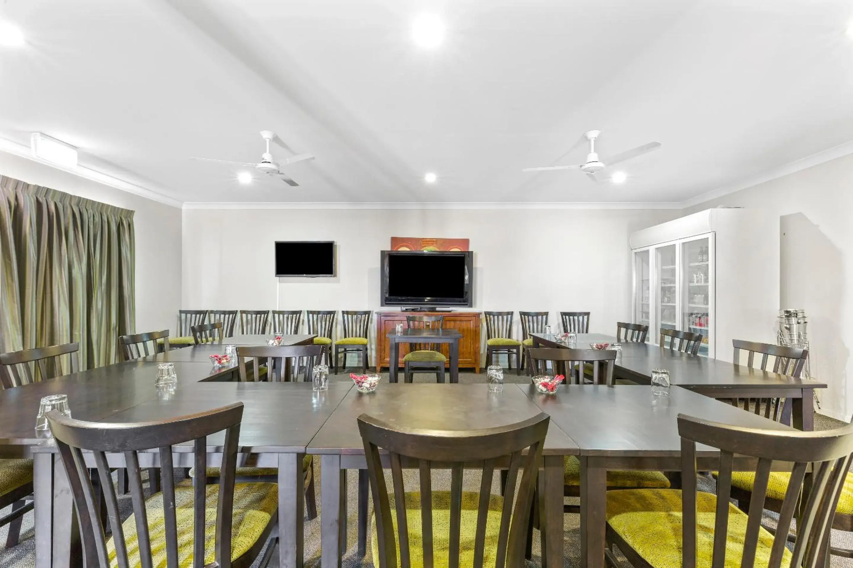 Meeting/conference room, Restaurant/Places to Eat in MAS Country Blackwater Central Motel