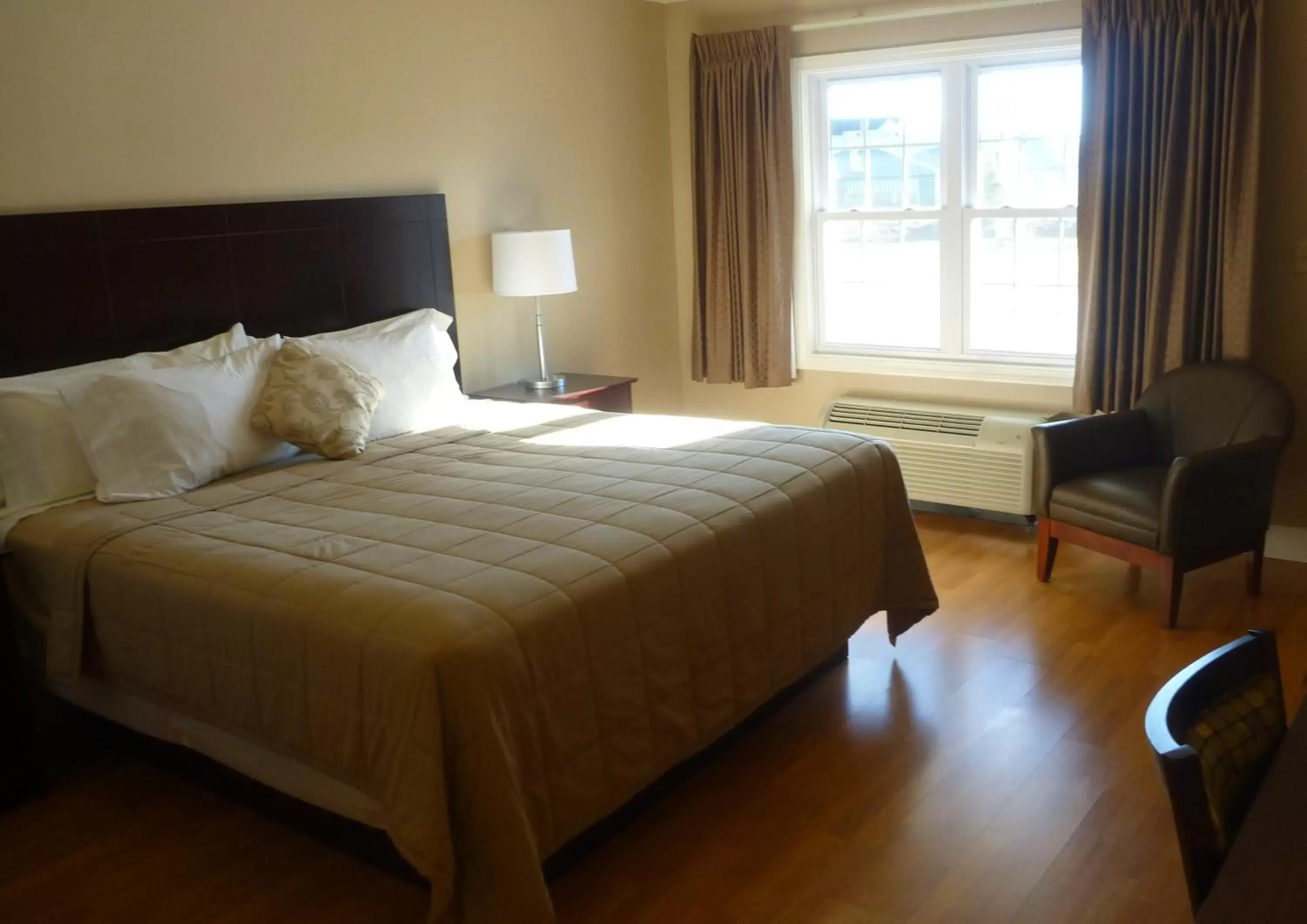 Bedroom, Bed in Yankee Clipper Motel