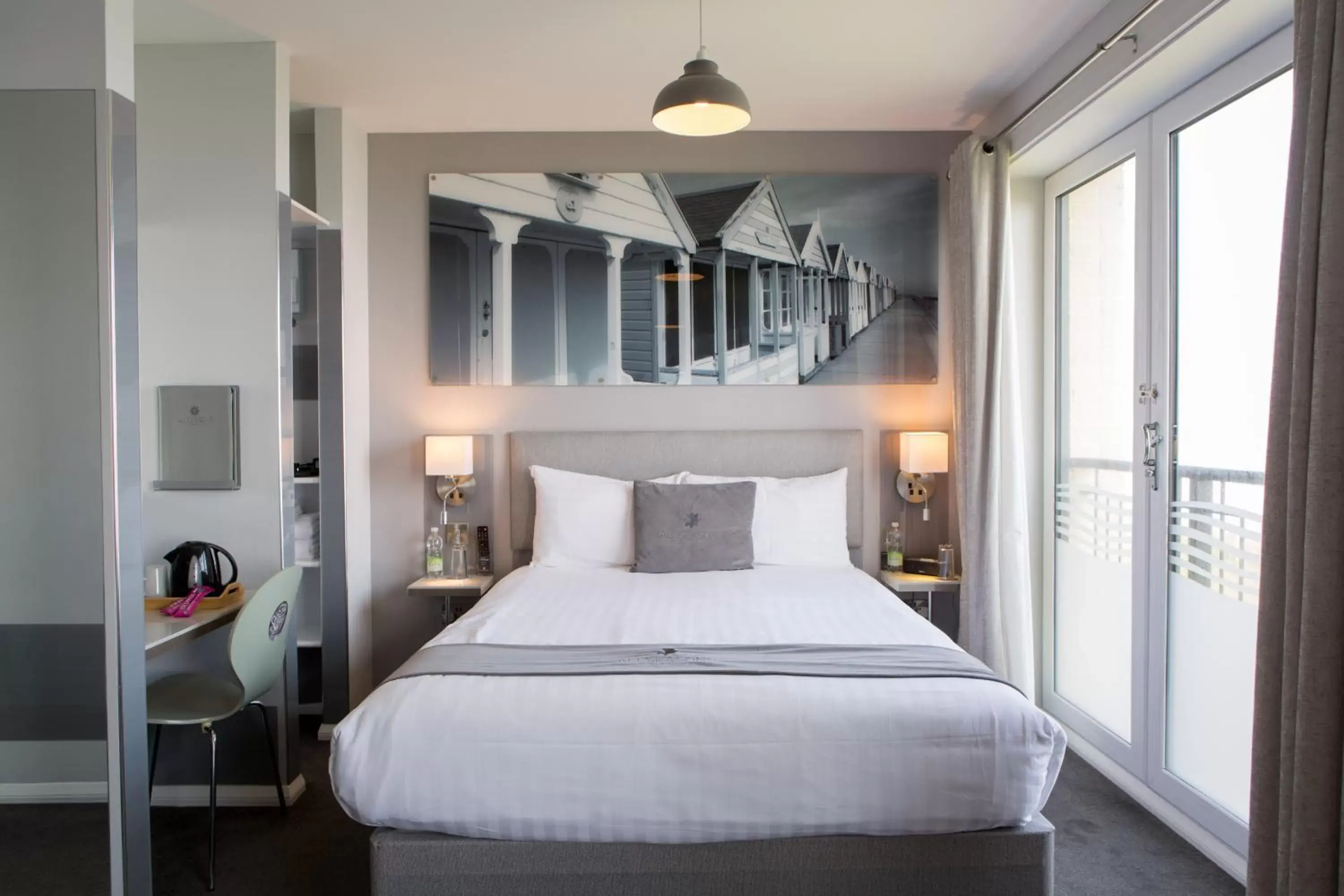 Bedroom, Bed in Allseasons Hotel