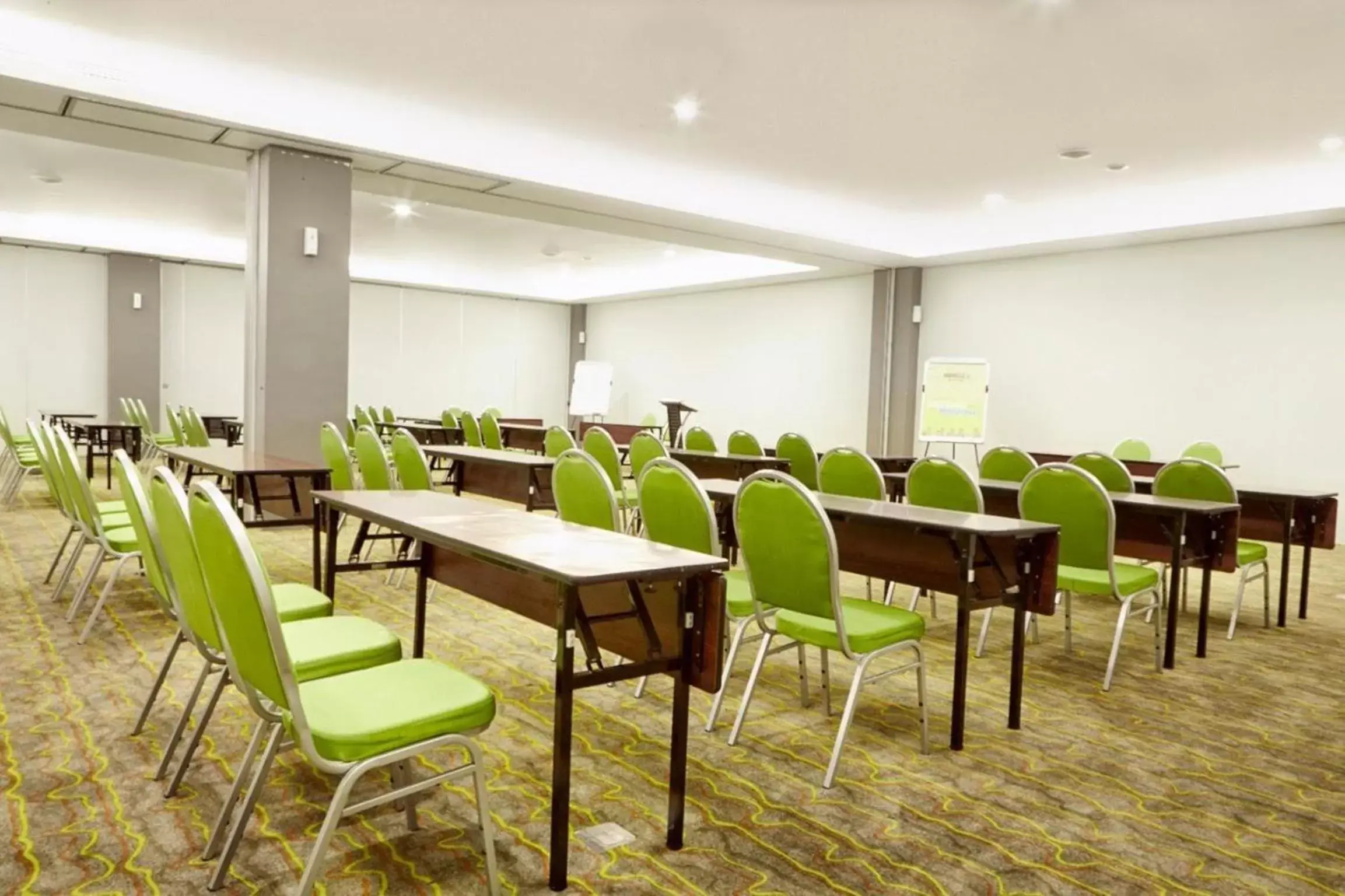 Meeting/conference room in MaxOneHotels at Resort Makassar